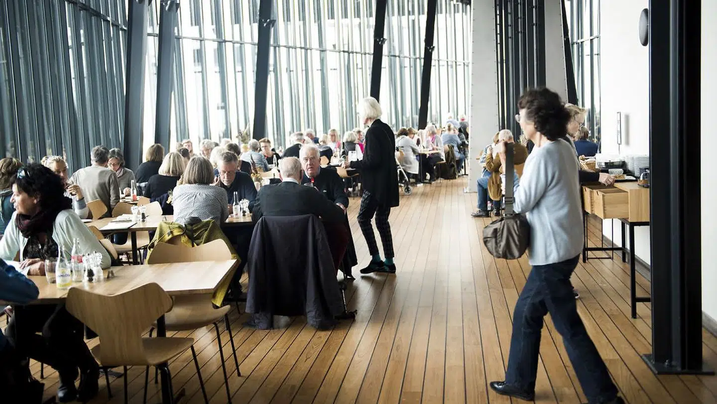 Det er ikke lys, der mangler på Arkens café, men smag.