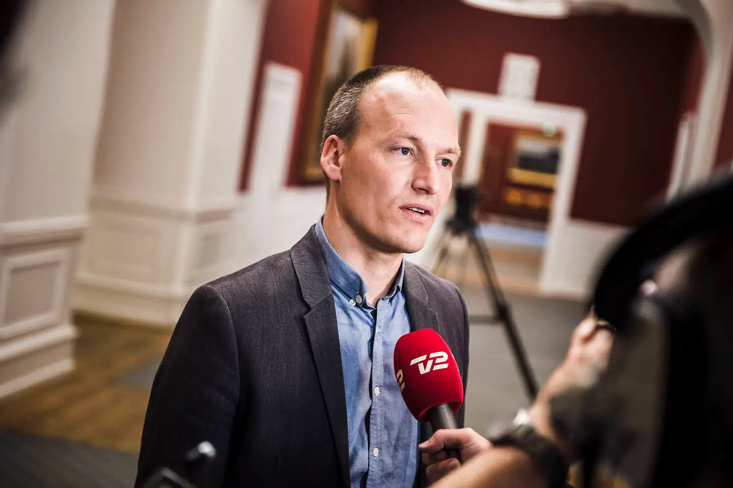 »Hver gang der vendes en sten på det her område, dukker der nye ulovligheder op, og det skriger til himlen, at der stadig ikke er blevet placeret et politisk ansvar,« siger Enhedslistens Pelle Dragsted på baggrund af en kritisk beretning fra Rigsrevisionen om fiskeriområdet. Foto: Simon Læssøe