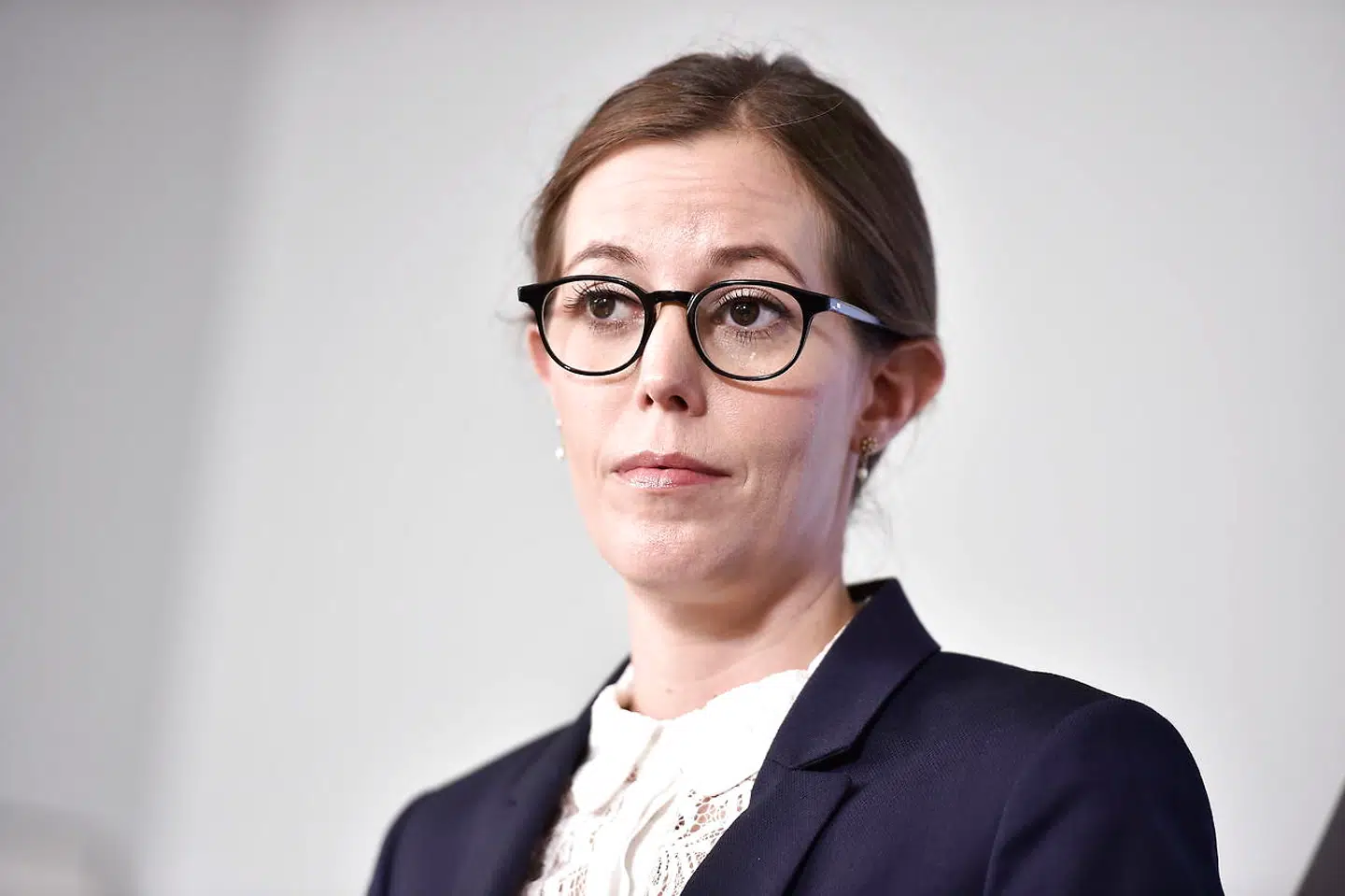 Børne- og socialminister Mai Mercado og departementschef Jens Strunge Bonde holder pressemøde i Børne- og Socialministeriet i København, tirsdag den 9. oktober 2018. Børne- og Socialministeriet har afdækket en stor sag om svindel. En medarbejder er mistænkt for svindel for 111 millioner kroner, oplyser ministeriet. (Foto: Mads Claus Rasmussen/Scanpix 2018)