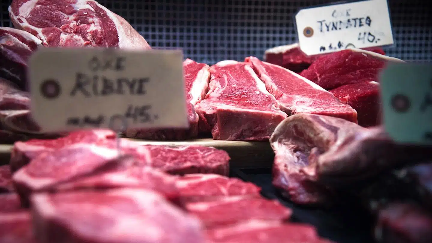 Regeringen lægger op til, at en ny mærkningsordning skal fortælle, hvor meget en rød bøf og andre fødevarer belaster miljøet.