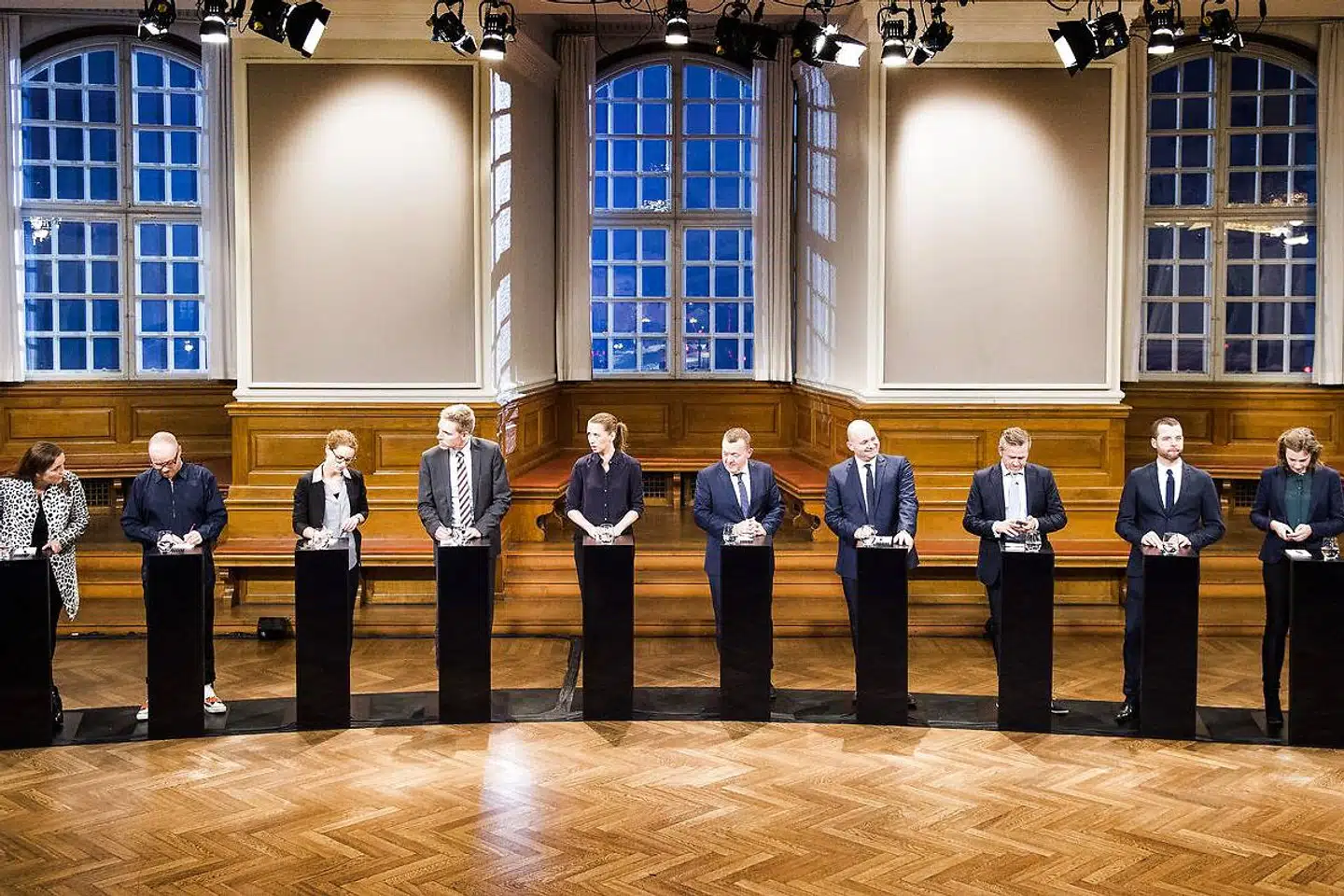 De vil så gerne være forskellige, men de søger alle sammen »midten« af dansk politik, og kommer derfor til at klumpe sig sammen. Tilbage er kun personfnidder og i mindre grad politisk substans.