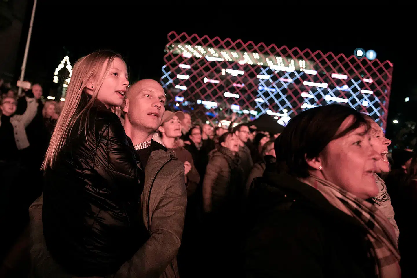 Alle aldre var med, da Kim Larsen blev mindet ved søndagens koncert på Rådhuspladsen. (Foto: Liselotte Sabroe/Scanpix 2018)