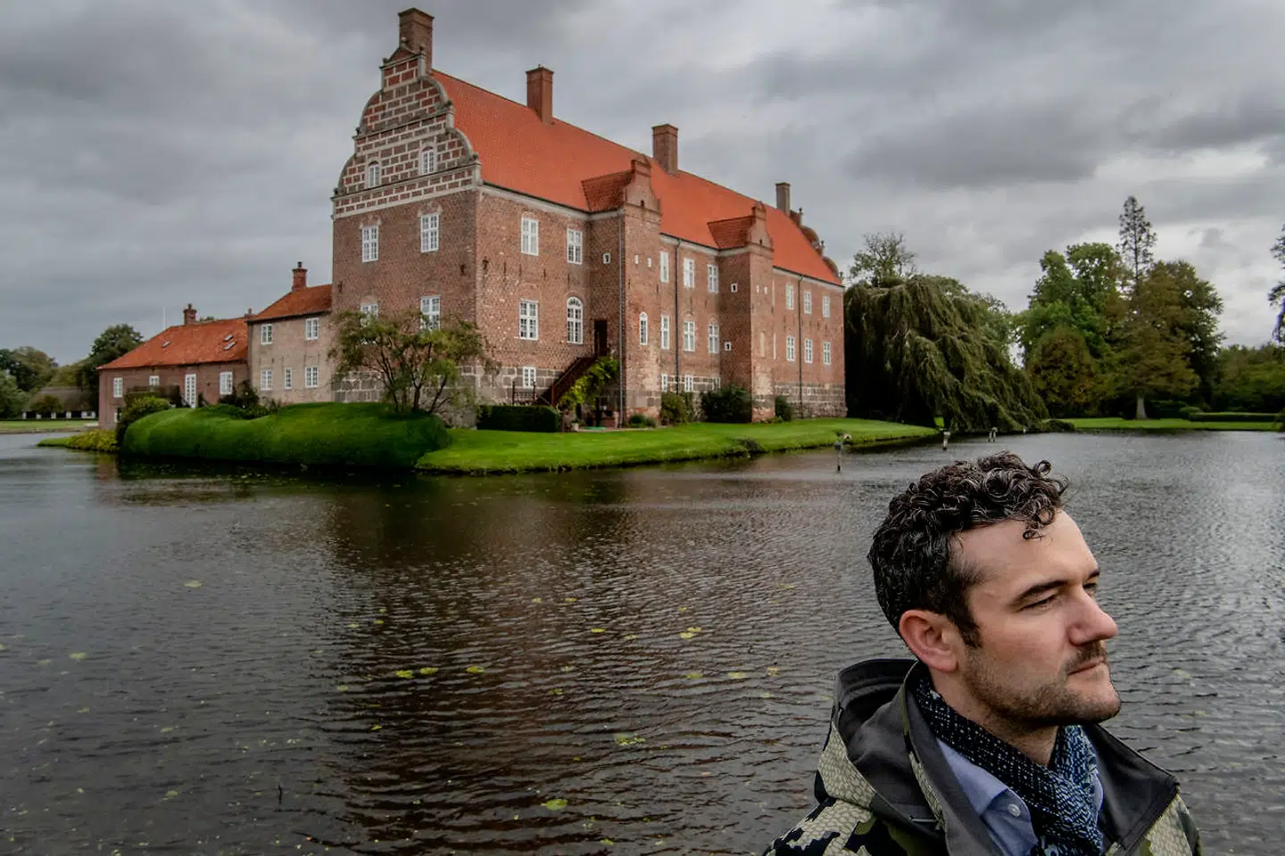 Siden 1720 har Gyldensteen Gods med den imponerende hovedbygning fra 1640 været i Peter Bernstorffs families eje. Men nu er det med al sandsynlighed snart slut.