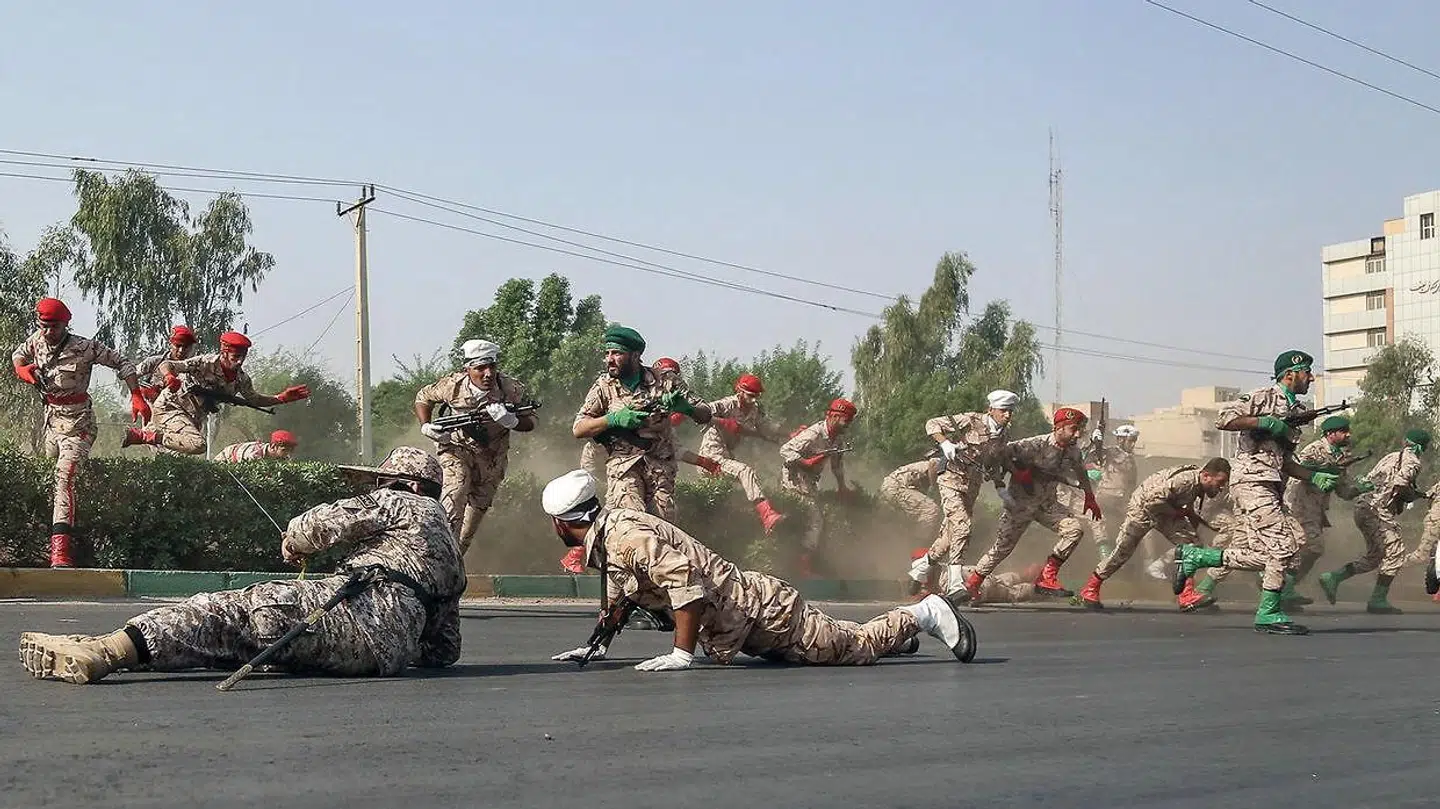 En herboenede iraner, Yaqoub Al Tostari, forsvarede for 14 dage siden et angreb på Revolutionsgarden i Iran, hvor 25 mennesker døde. Yaqoub Al Tostari er en af tre herboende iranere, som præstestyret i Iran har efterlyst som terrorister.