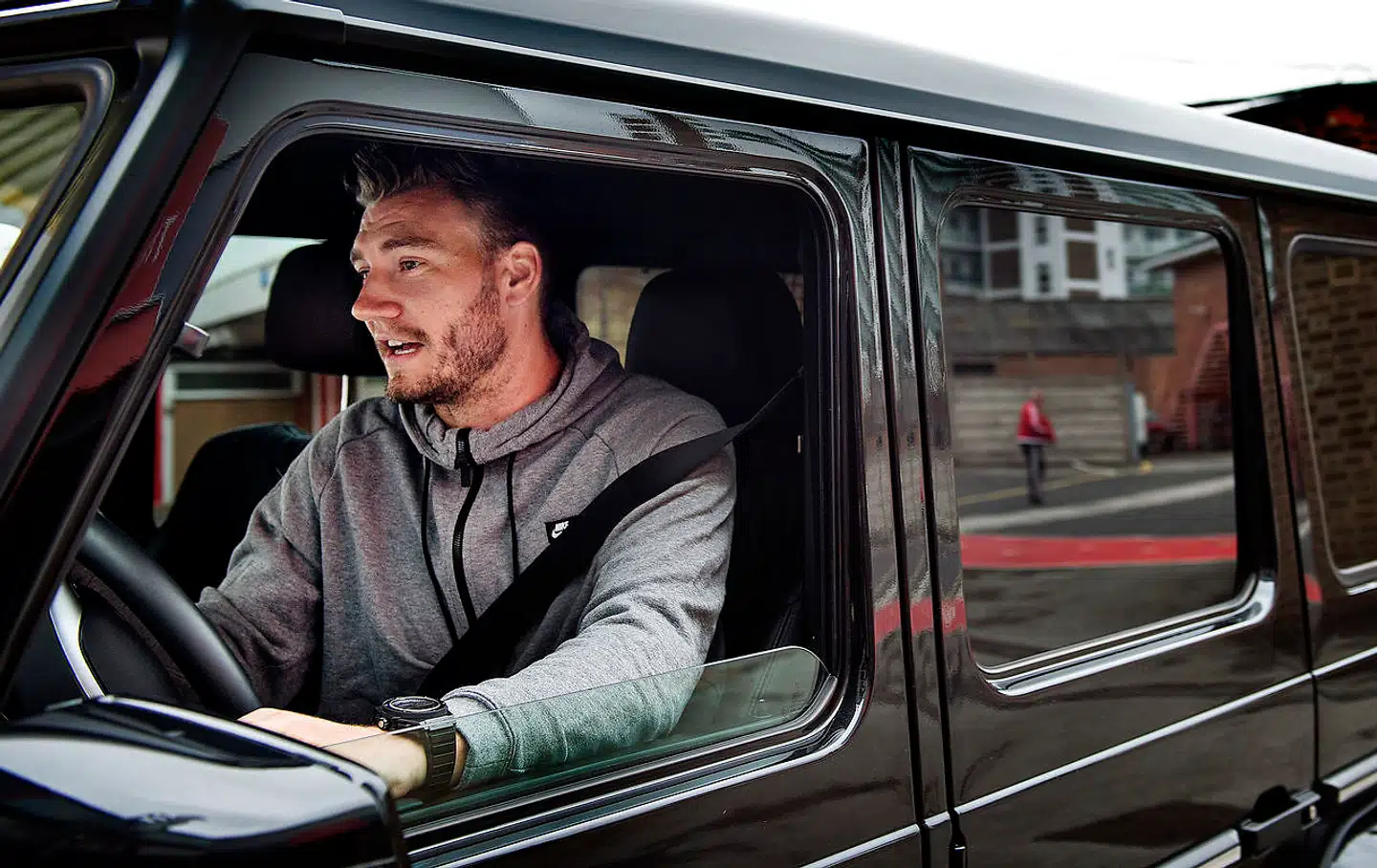 »Dem i klubben ved ikke, hvor meget de har givet mig. Menneskene og byen og også bare det, at jeg er begyndt at ses med de rigtige. Dem, der stiller op i enhver situation. I stedet for dem, du bare har det sjovt med, dem, der vil have noget fra dig,« siger Rosenborgspilleren Nicklas Bendtner i portrættet.