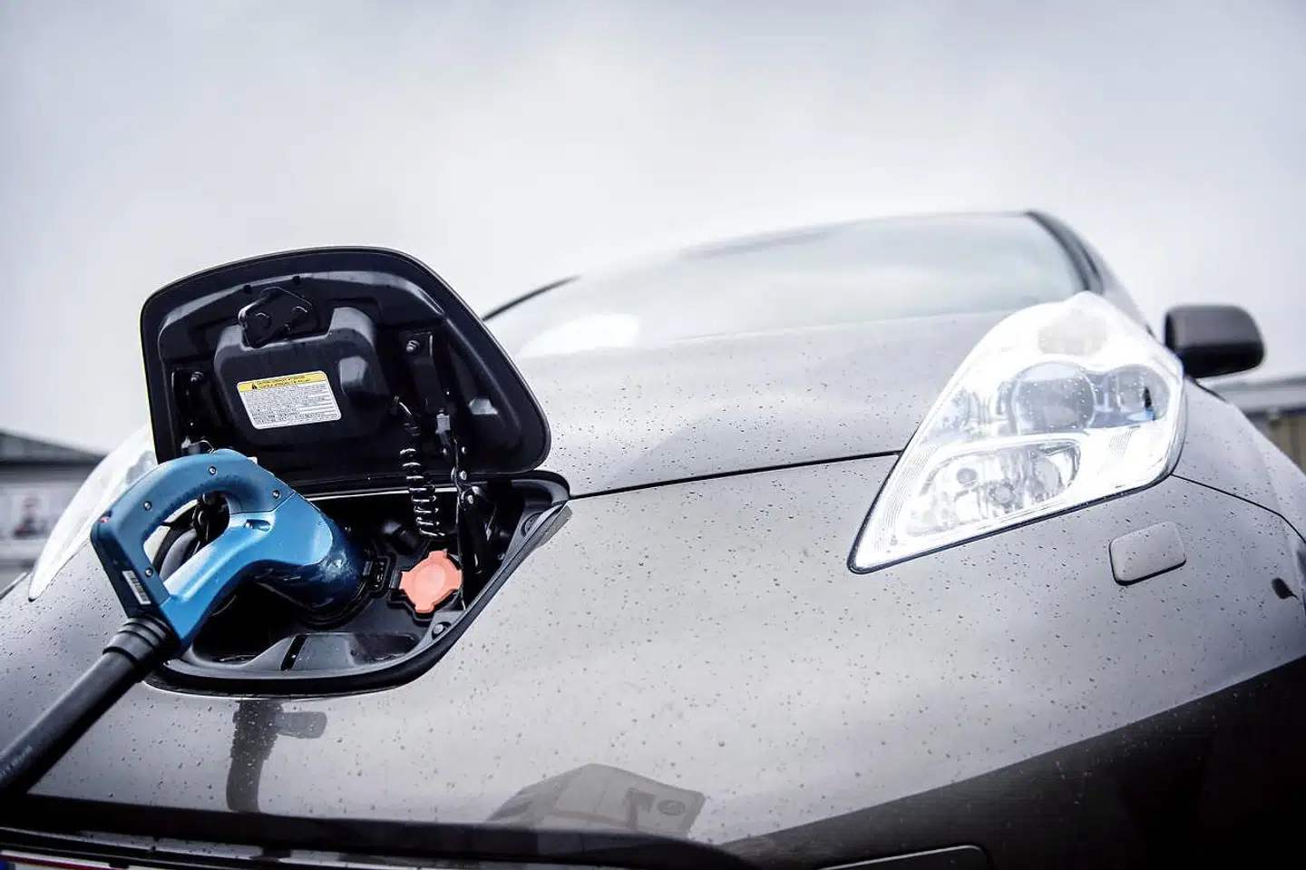 Statsminister Lars Løkke Rasmussen vil stoppe salget af diesel- og benzinbiler i 2030. Det bliver dyrt, skriver Otto Brøns-Petersen, analysechef i Cepos.