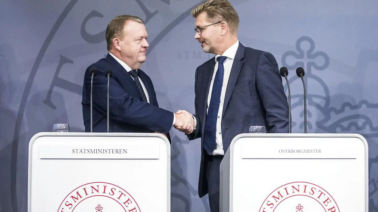 Statsminister Lars Løkke og Frank Jensen præsenterer planerne for en ny bydel i hovedstaden. Også transport-, bygnings- og boligminister Ole Birk Olesen og erhvervsminister Rasmus Jarlov er med i principaftalen om projektet. (Foto: Nikolai Linares/Ritzau Scanpix)