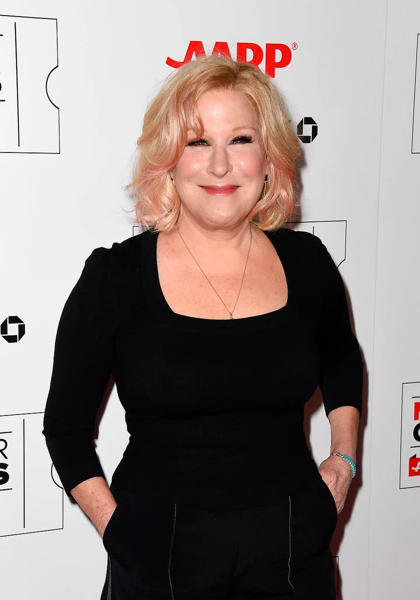 Bette Midler har fået ørerne i maskinen efter hun har brugt det kontroversielle n-ord i et tweet. Arkivfoto: Robyn Beck/AFR/Scanpix Ritzau