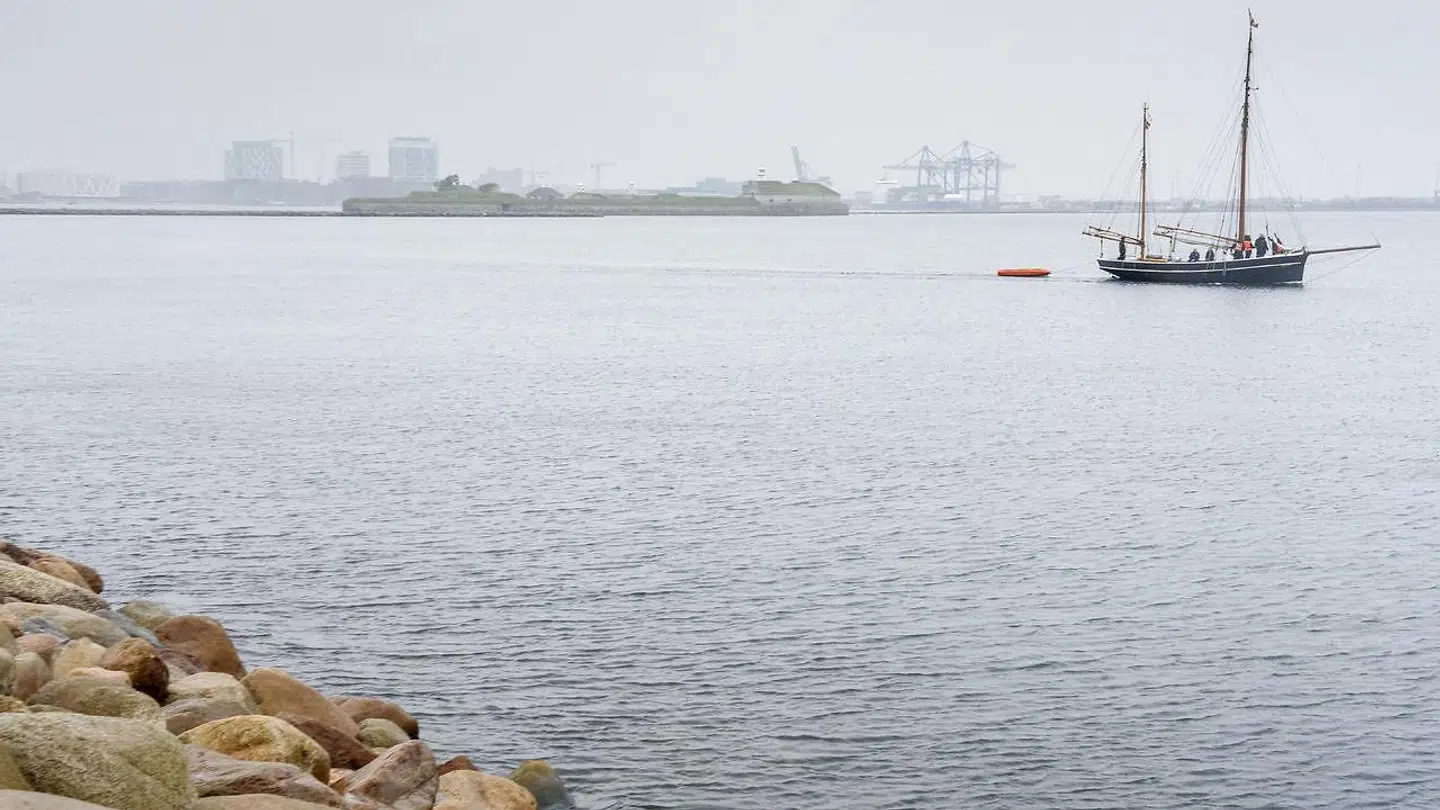 Nu får København endnu en holm med en helt ny bydel. Regeringen og Københavns Kommunes overborgmester har underskrevet en aftale om at anlægge Lynetteholmen, der skal forbinde Nordhavn med Refshaleøen. På sigt vil aftalen give plads til knap 50.000 nye københavnere, heraf ca. 35.000 alene på Lynetteholmen.