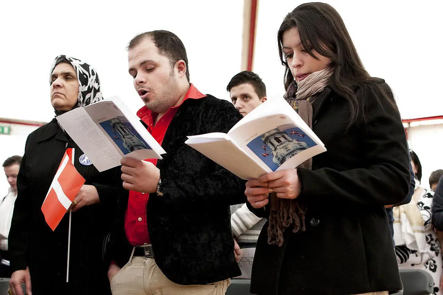 Årets Statsborgerdag på Christiansborg skal styrke nye statsborgeres demokratiske bevidsthed, pligter og rettigheder. Jacob Mchangama mener, at udvidelsen af den danske stamme kan føre til mindre frihed, ligestilling og social tolerance, og han spørger om nye borgere bør testes for anti-demokratiske holdninger. Arkivfoto: Jens Astrup/Scanpix Ritzau