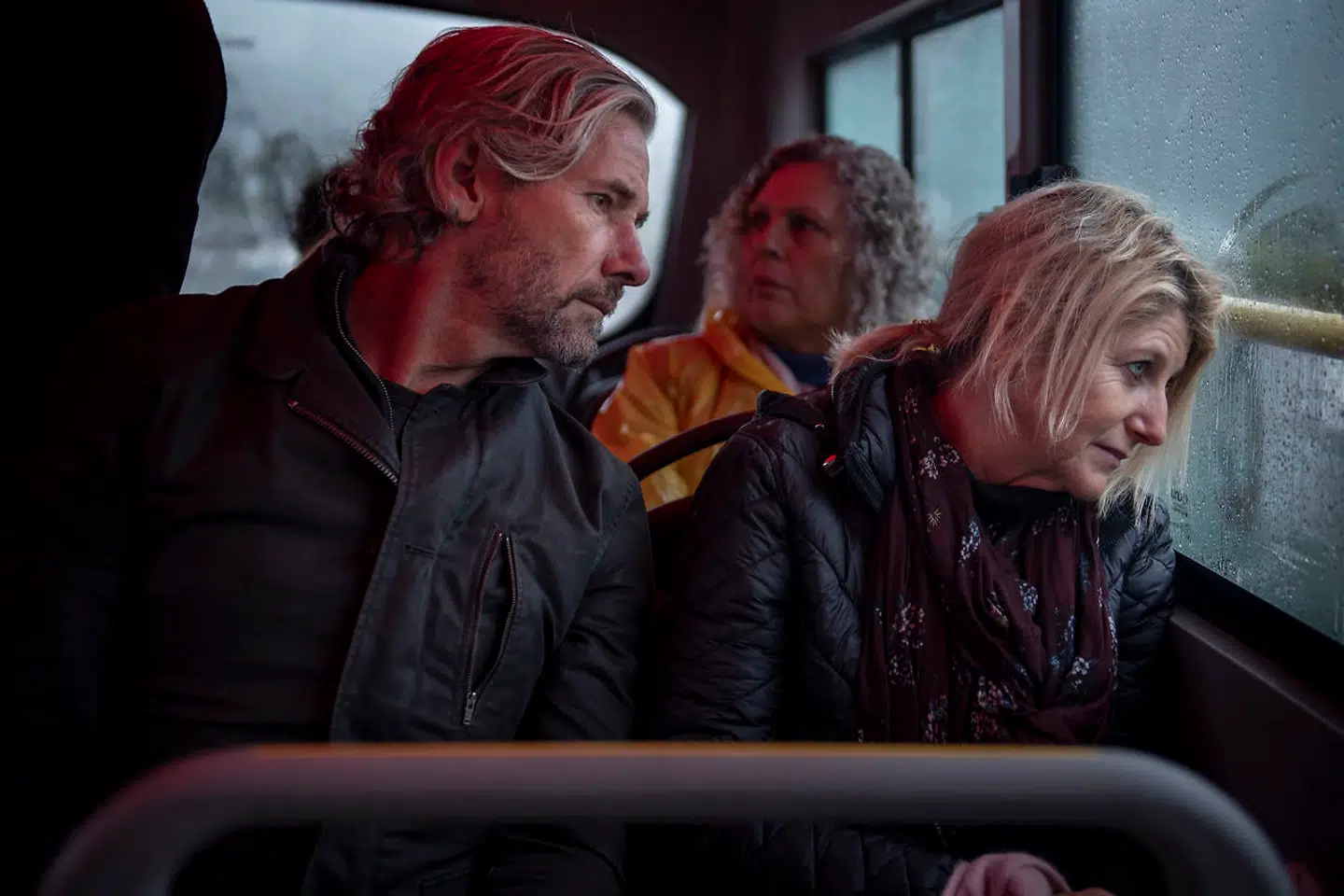 Geoff og Wendy Dick fra Australien kigger ud på København fra øverste dæk i turistbussen. De er i Danmarks hovedstad, som led i en større rundrejse i Europa.