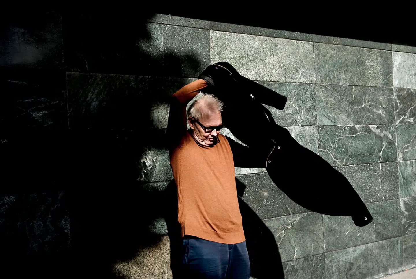 Erling Jepsen har skrevet en både velresearchet og vildt fabulerende roman, der kalder på en filmatisering.