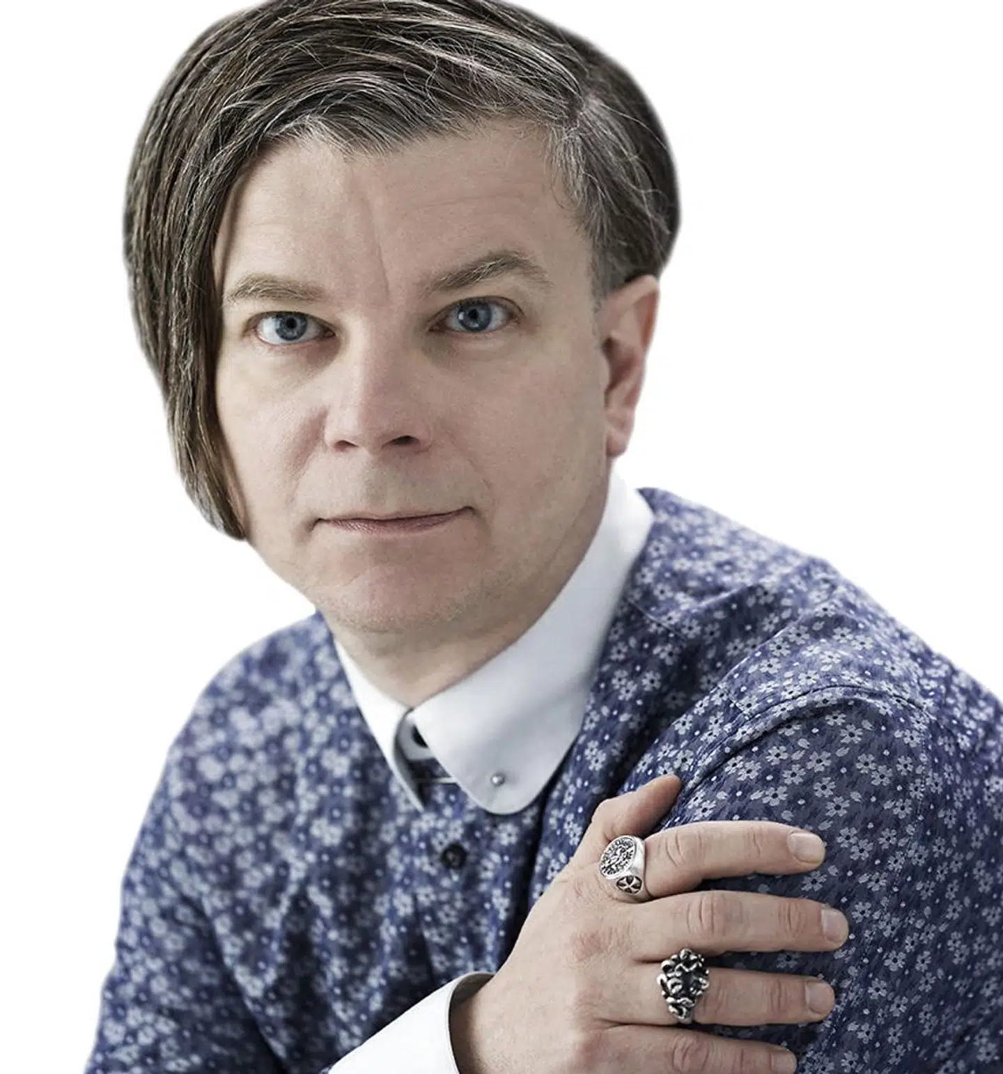 »Teksten var med sit fokus på det nære, det hverdagsagtige, det umiddelbart oplevede så dansk som noget,« skriver Henrik Marstal om »Langebro«.