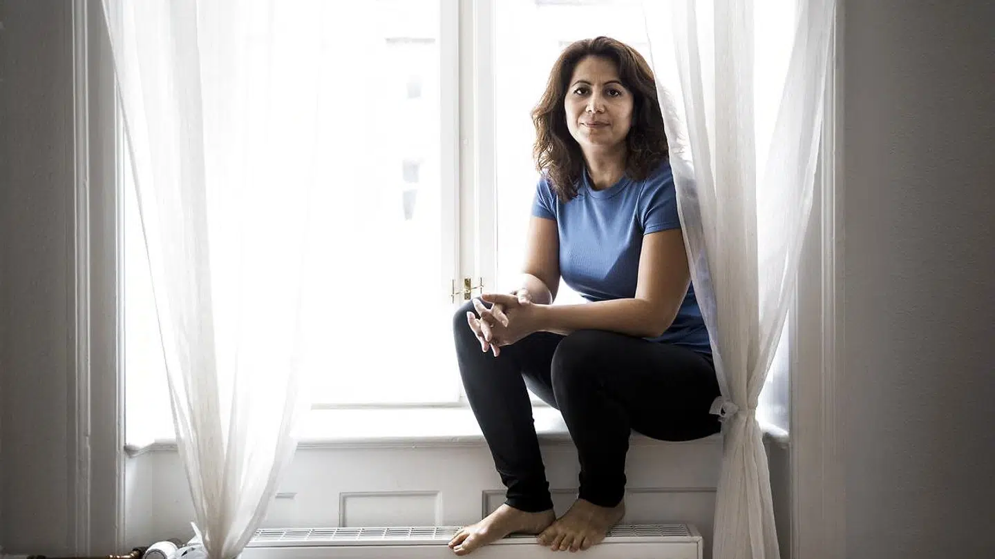 Özlem Cekic griber indimellem sig selv i at være for meget grøftegraver. Nu søger hun dialog og dyrker samtalen over en kop kaffe som en måde at bygge bro mellem mennesker, der er uenige. Faktisk kan hun slet ikke lide kaffe, men hun øver sig meget på at drikke cappuccino.