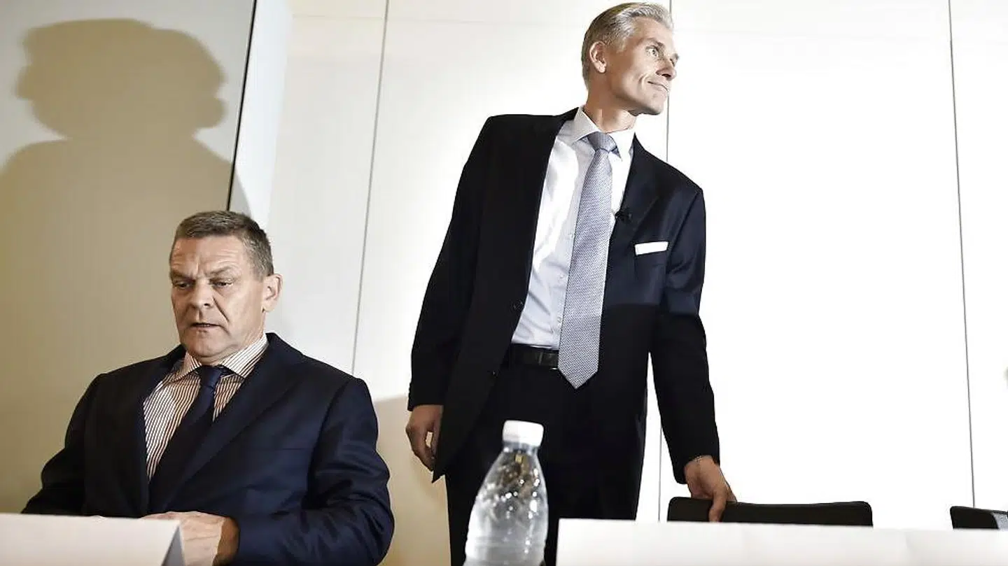 Danske Bank har måttet se aktiekursen dykke støt gennem årets første ni måneder. Selv om meget af det med stor sandsynlighed skyldes hvidvasksagen, så er der også andre faktorer på spil, der trykker både Danske Bank og de andre danske banker. Her ses bestyrelsesformand Ole Andersen (tv.) og nu tidligere Danske Bank-topchef Thomas Borgen.