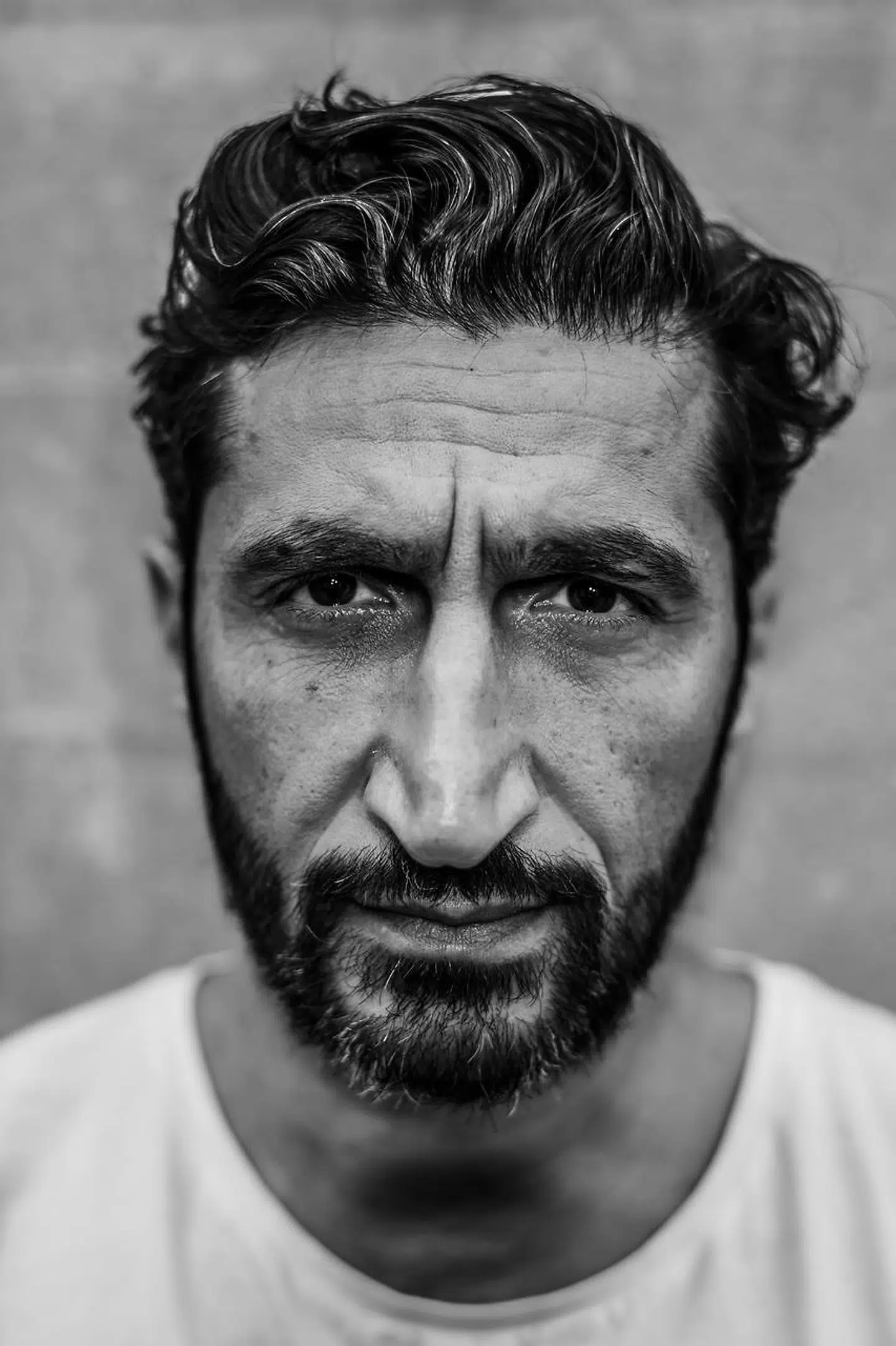 »Det var da meget sjovt at være med i »Starwars«, men desværre bliver man lidt blasert med tiden. Så det var sjovt at se R2D2 gå rundt på settet, og det er en fjer i hatten at være med, men jeg bliver faktisk mere glad, hvis selve rollen er en udfordring,« siger den svenske skuespiller Fares Fares.