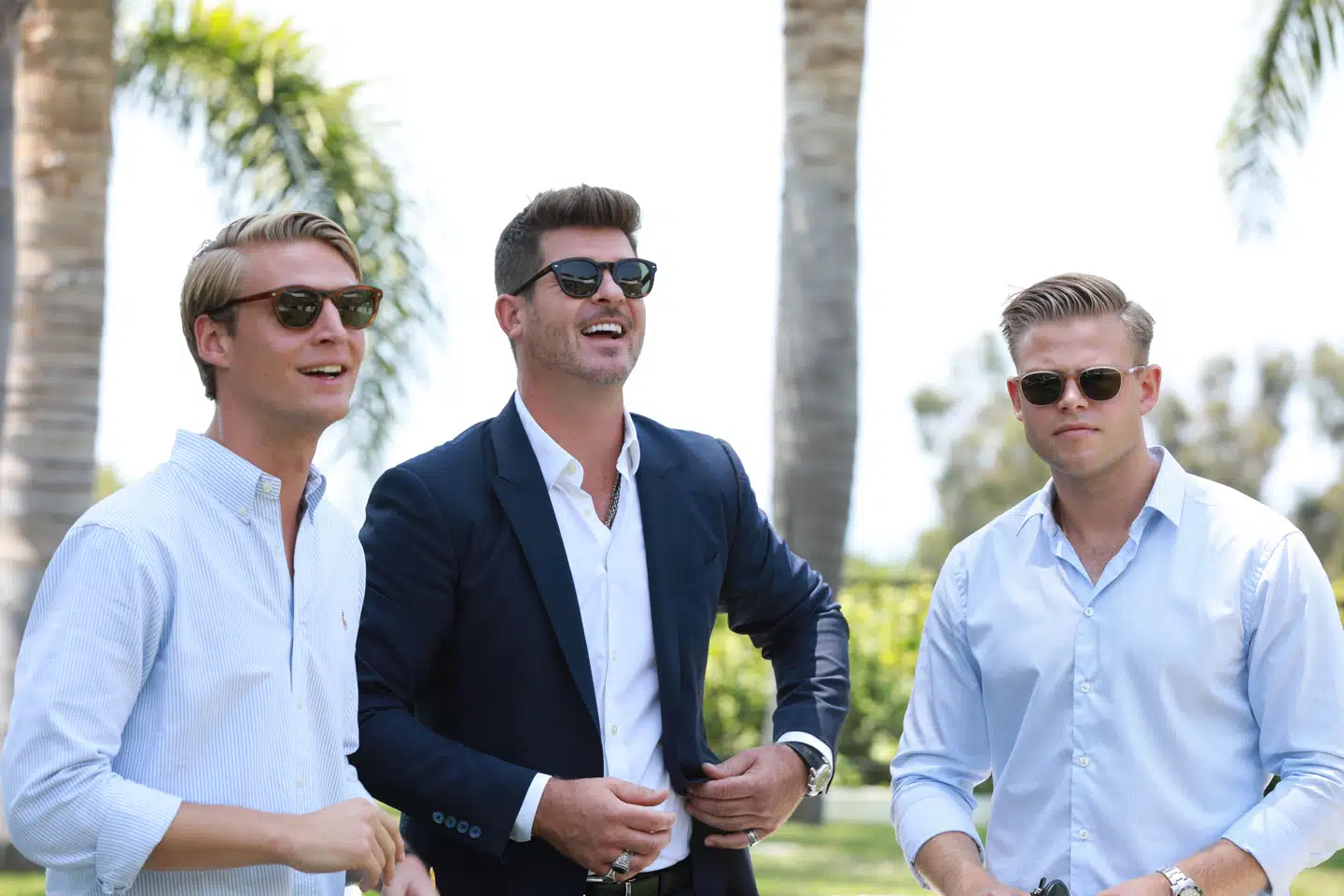 Solbrilleselskabet Cloos ApS hyrede en række stjerner som reklamesøjler. Her står tidligere direktør og storaktionær Julius Langkilde (tv.) med den amerikanske popstjerne Robin Thicke (mf.). På billedet er også en af Cloos ApS' stiftere, som dog forlod selskabet længe før konkursen.