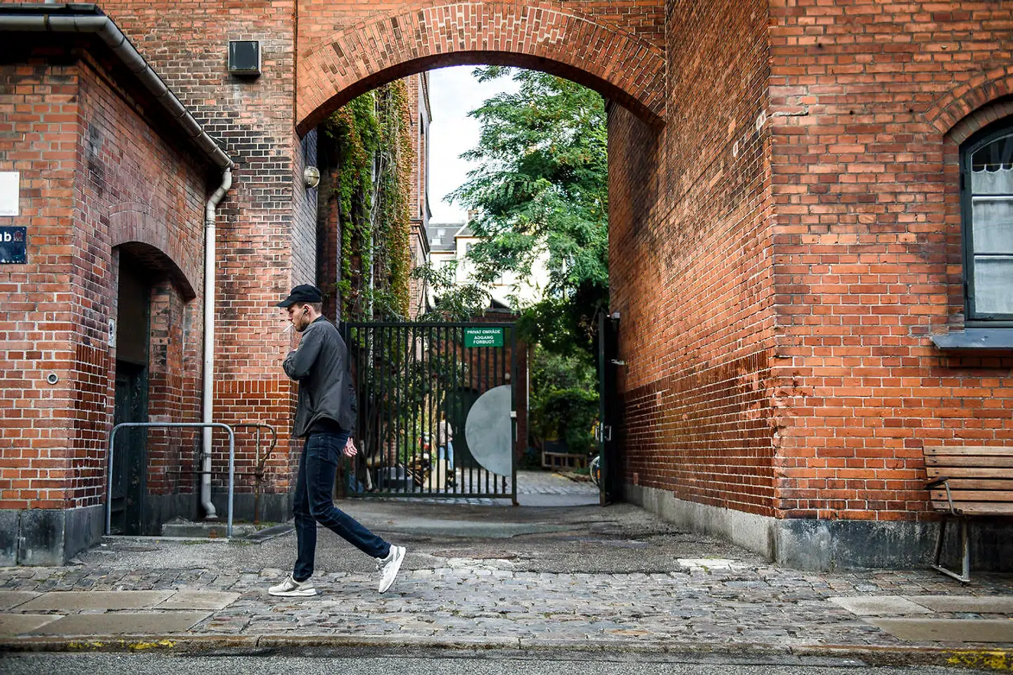 Kim Larsen er død. Det gamle Kofoeds Skole. Dæmonernes Port. Centrale steder fra hans sange og liv.