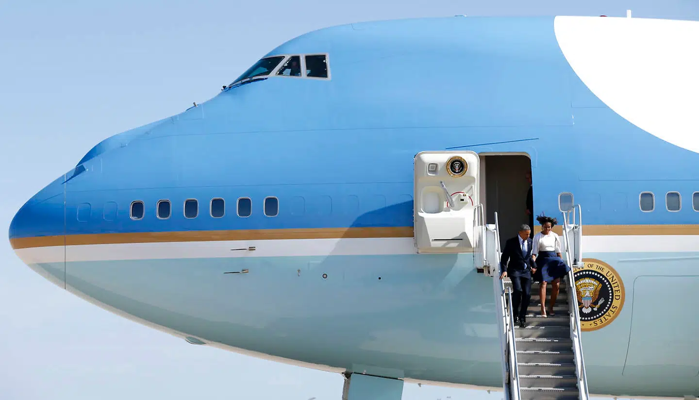 Barack og Michelle Obama ankommer til Austin, Texas 10. april 2014 i præsidentens Air Force One.