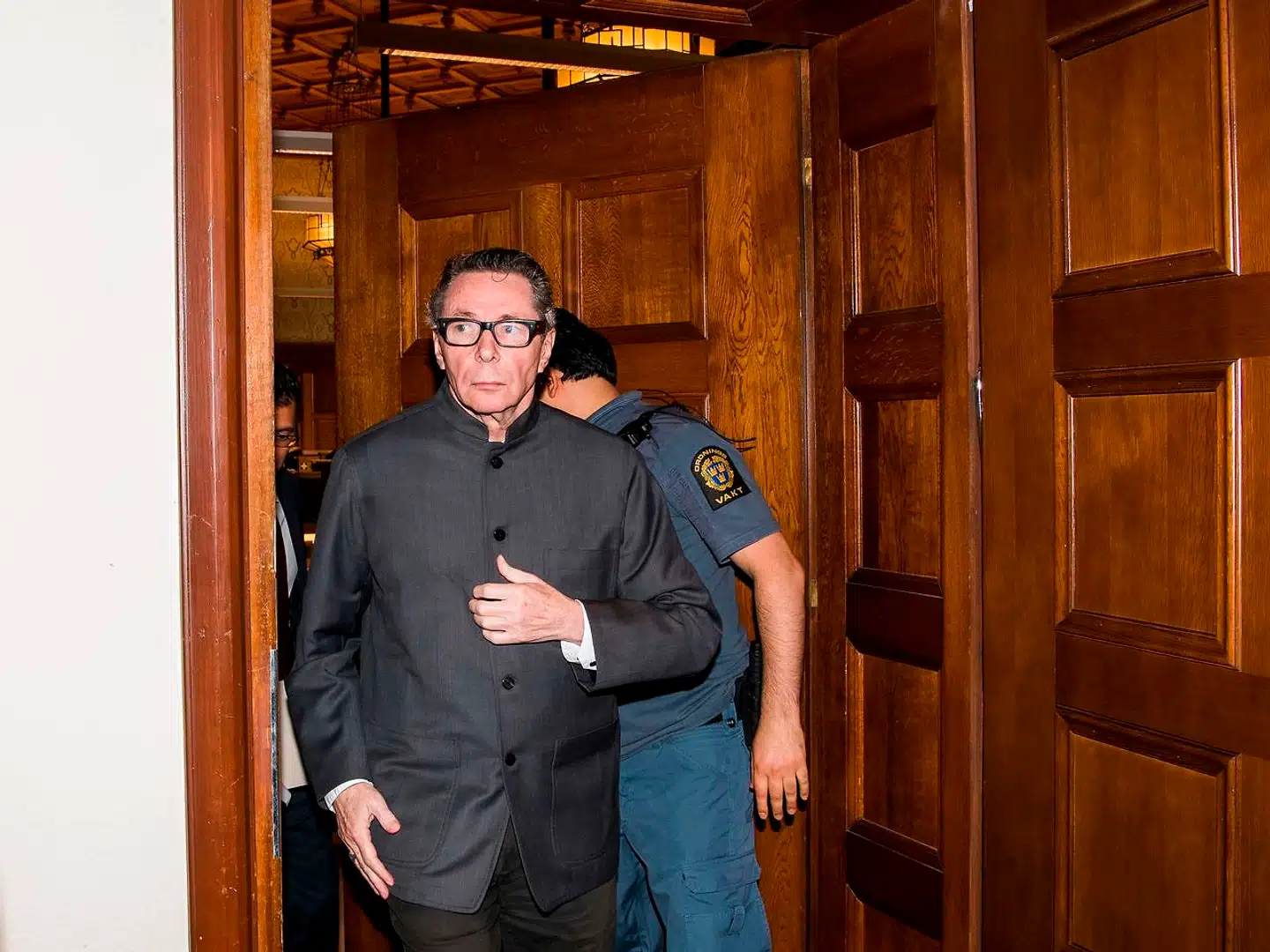 Jean-Claude Arnault, der også er kendt som »kulturprofilen« i Sverige, er blevet idømt to års fængsel for voldtægt.