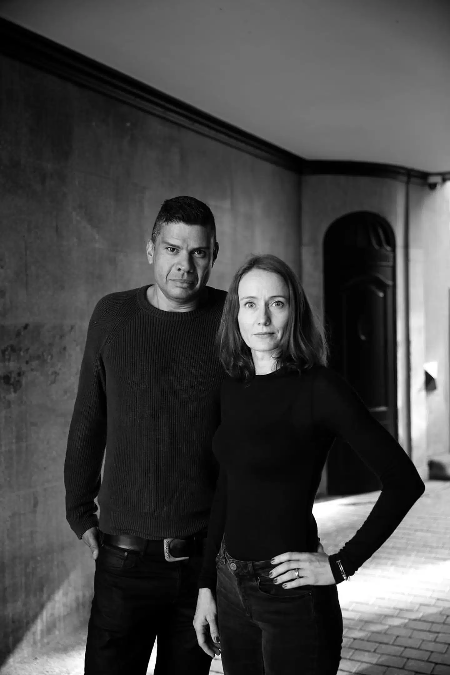 »I år 2030 vil vi se tilbage på det første årti med smartphones og sociale medier og betegne vores adfærd som »latterlig«. Vores konstante tilgængelighed og knæfald for tech-giganterne vil på det tidspunkt ikke være en indlysende sandhed, men latterlig. Vi vil fremstå som naive forbrugere, der som lemminger kastede os - og vores børn - ud i digitaliseringen. Til den tid vil vi spørge: Hvorfor tog det os så lang tid at stille krav til medie- og tech-producenterne? Og vi vil svare: Fordi vi dengang ikke var digitalt dannede,« skriver Vincent Hendricks og Camilla Mehlsen i deres nye bog. Foto: Sigrid Nygaard