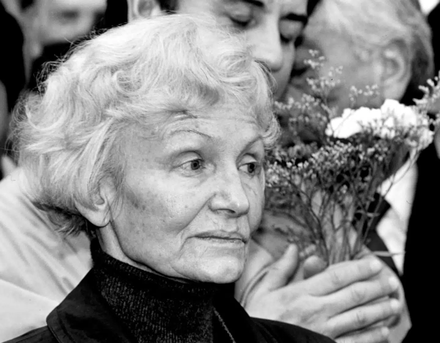 Margot Honecker døde 22 år efter sin mand i Santiago. Hun holdt konsekvent fast i filosofien bag DDR-regimet og undrede sig i et sidste tv-interview over, at folk ville flygte fra DDR. På grund af en noget spøjs hårfarve gik hun i DDR-folkemunde ofte under betegnelsen »den lilla heks«. Margot Honecker gjorde meget ud af, at hun ikke var politikerfrue, men udpeget som minister på grund af egne meritter. Ifølge Roberto Honecker så hun med foragt på Raisa Gorbatjov, som ikke var minister, men som »førte sig frem« til statsmiddage.