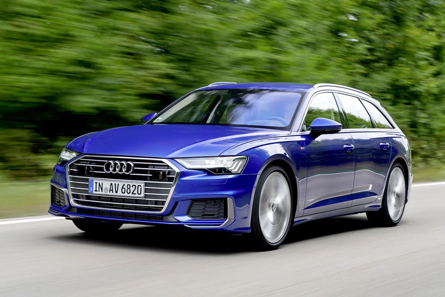 Audi A6 Avant kommer indledningsvis med både 4- og 6-cylindrede motorer og både som diesel og benzin. Senere følger en S6 og en RS6 Avant, hvor sidstnævnte formodentlig får +600 hk. Foto: PR