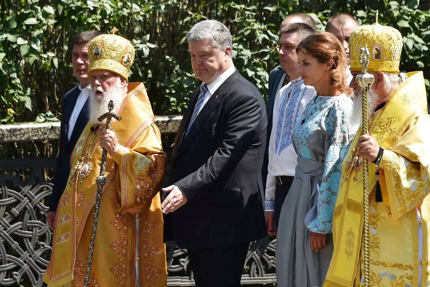 Den ukrainske præsident Petro Porosjenko under en ceremoni i juli, der markerede, at hovedstaden Kiev blev kristnet for 1.030 år siden. Præsidenten har kaldt den ukrainske kirke selvstændighed for et »spørgsmål om national sikkerhed« i lyset af den væbnede konflikt i Østukraine.