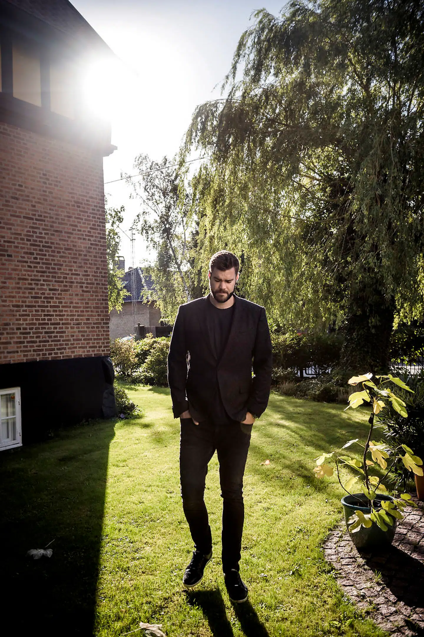 Morten Strunge er født og opvokset i Birkerød i Nordsjælland, hvor han i øvrigt også åbnede en butik på hovedgaden, da han blot var 18 år gammel. I dag bor han på Frederiksberg med sin kone og parrets to børn.