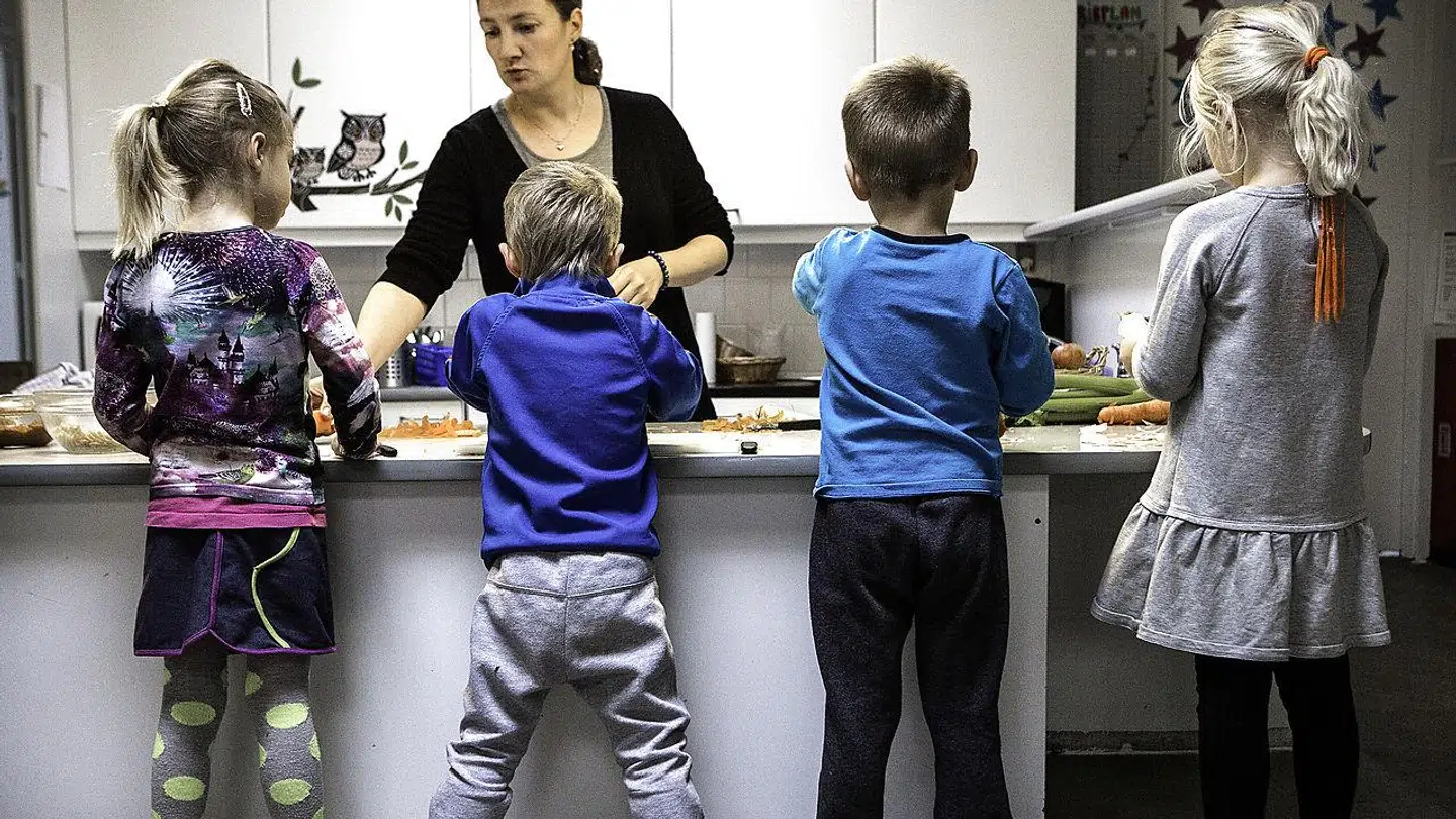 Der er i gennemsnit 6,2 børn pr. voksen i landets børnehaver, viser en ny opgørelse fra Danmarks Statistik. (Arkivfoto)