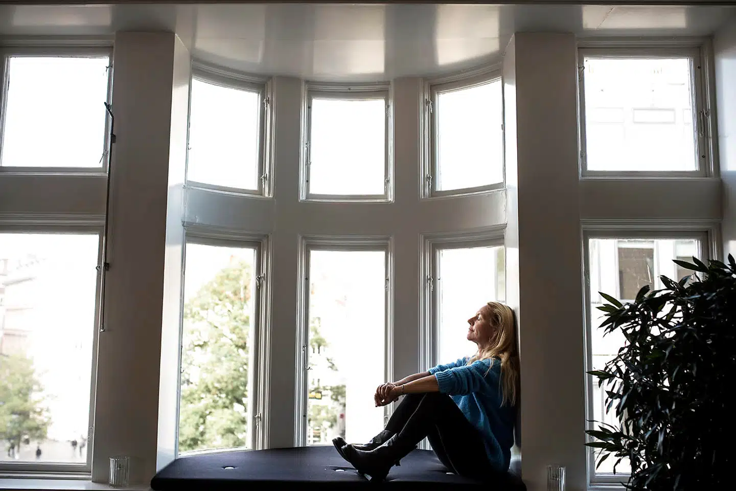 Det har været en barndom med sorg, svigt og ensomhed. Men også med masser af kærlighed fra begge forældre og et væld af sjove og varme oplevelser.