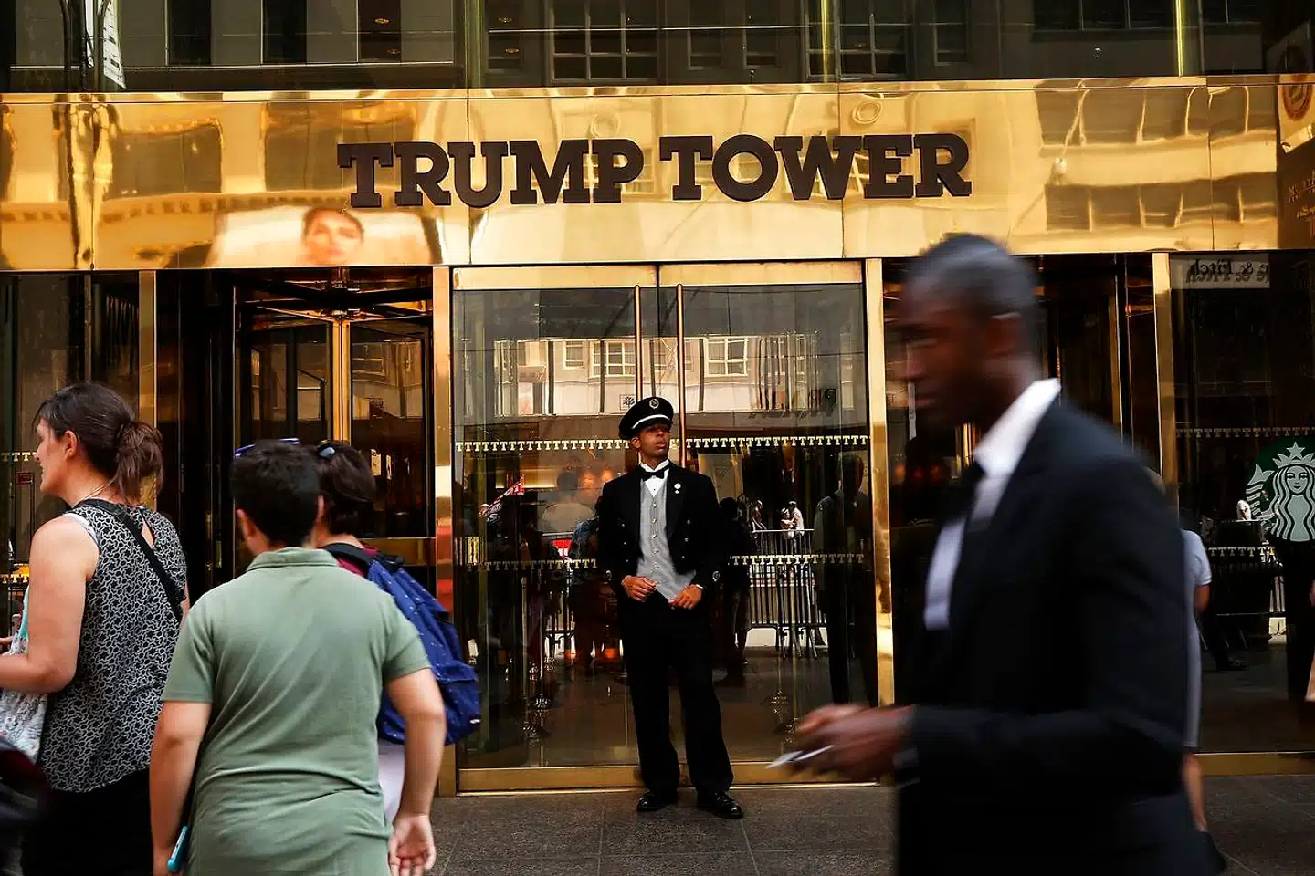 Donald Trump har fået opkaldt mange bygninger efter sig. En militærbase vil dog være ny i samlingen. Polen overvejer at kalde en amerikansk base for »Fort Trump«.