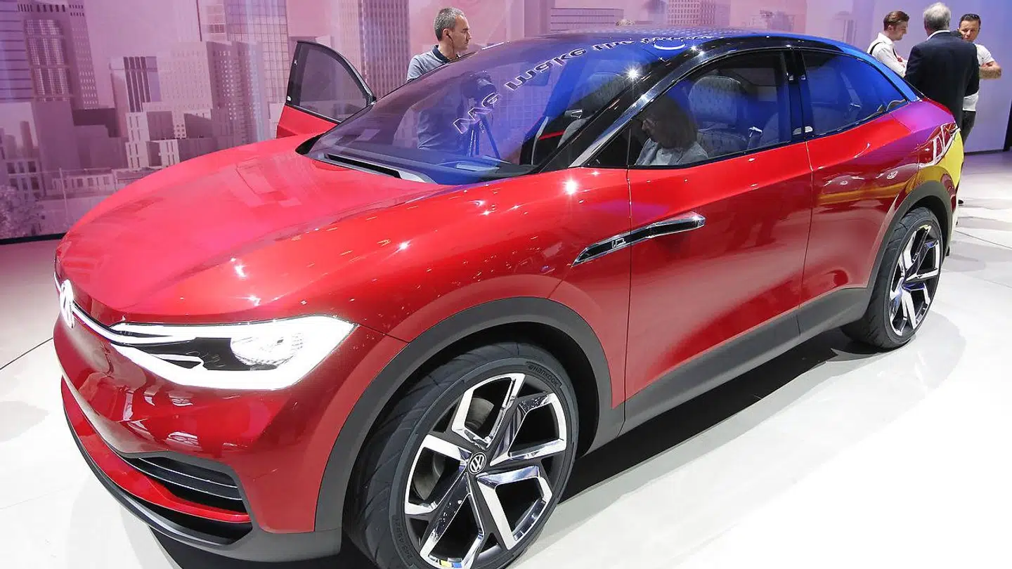 Bilgiganterne er i fuld gang med at udvikle fremtidens elbiler. Her ses en af VW's elektriske konceptbiler, der tidligere er blevet præsenteret i Frankfurt. Daniel ROLAND / AFP