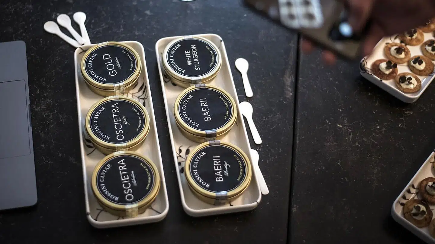 Vi smager seks slags caviar plus en lille bonus beluga