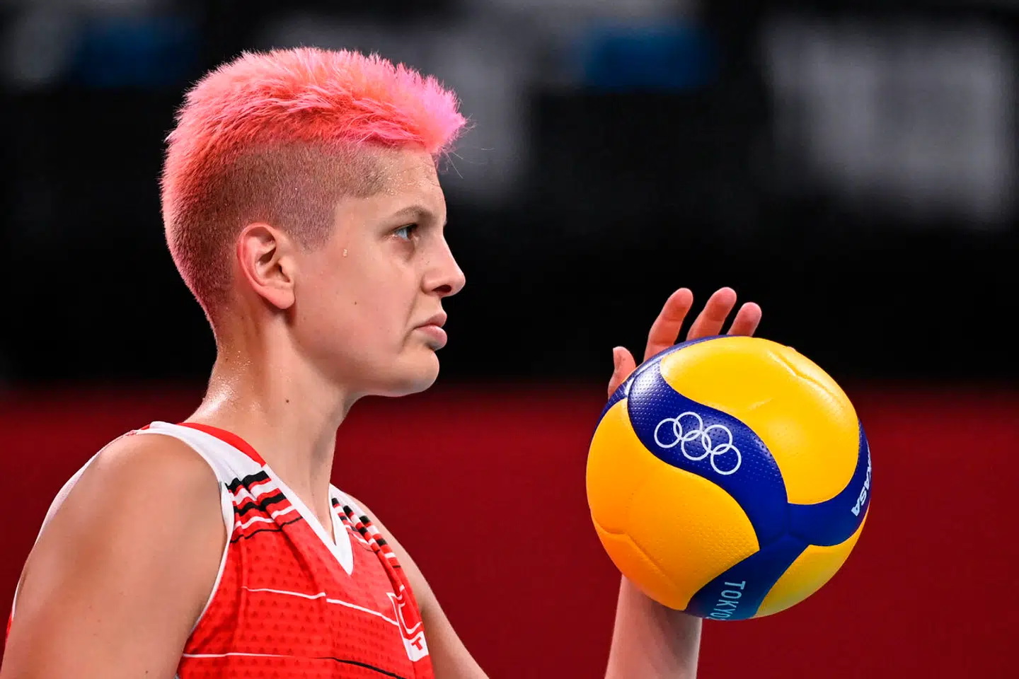 Den tyrkiske volleyballstjerne Ebrar Karakurt er blevet centrum for en hed kulturkamp.