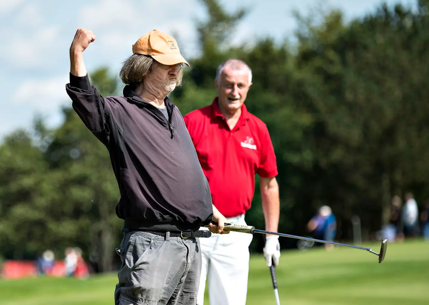 Johnny Madsen var en habil golfspiller og spillede blandt andet sammen med Lars Larsen på holdet 'The Smoking Guns', når der var turneringer.