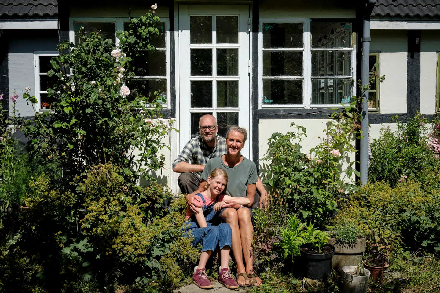 Familie på fire opgav det stressede liv på Frederiksberg til fordel for ro, natur og økonomisk frihed.