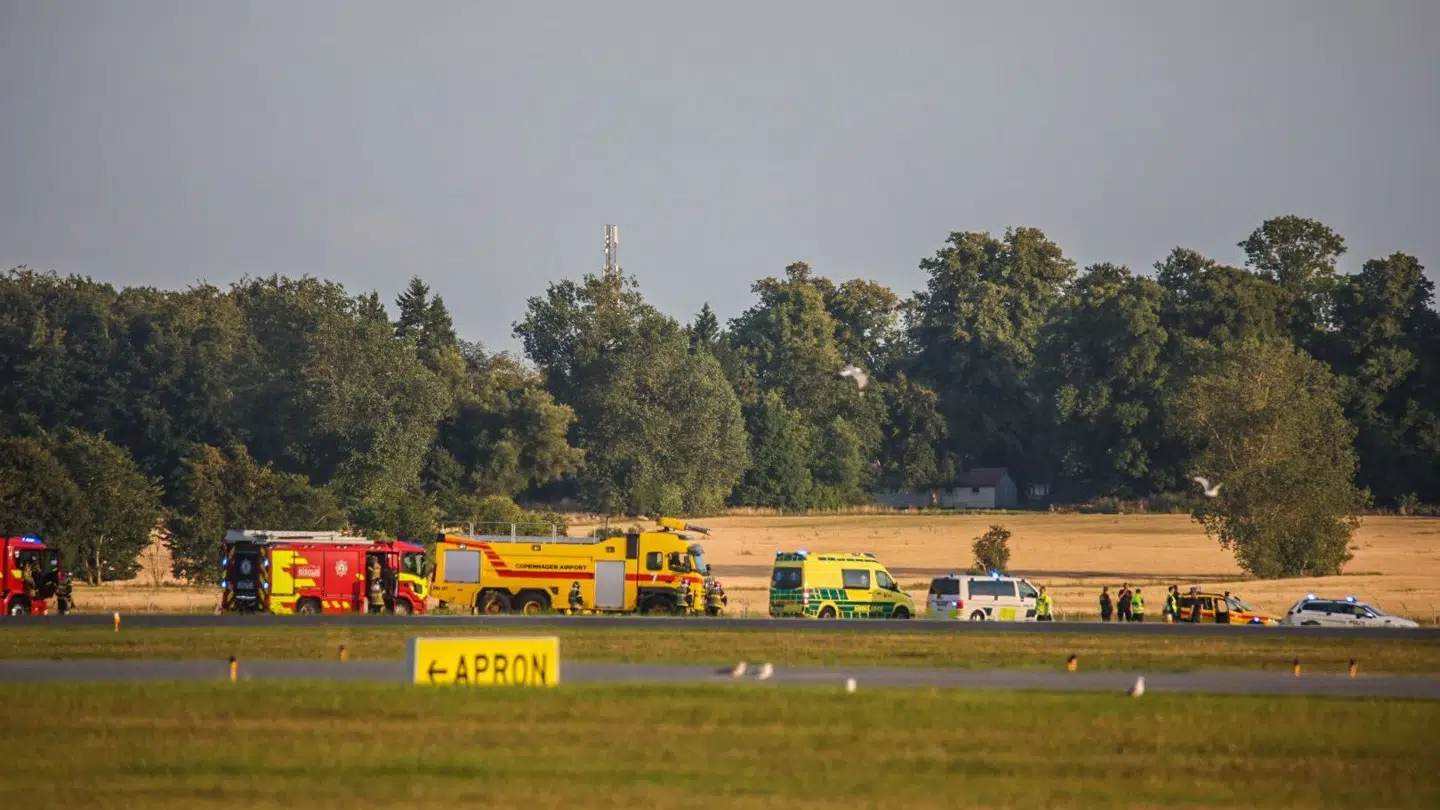 Et stort opbud er til stede i Roskilde Lufthavn.