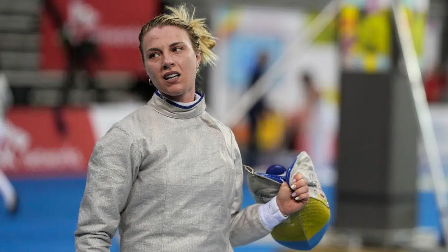 Ukrainske Olga Kharlan er blevet diskvalificeret for at nægte at give sin russiske modstander hånden.