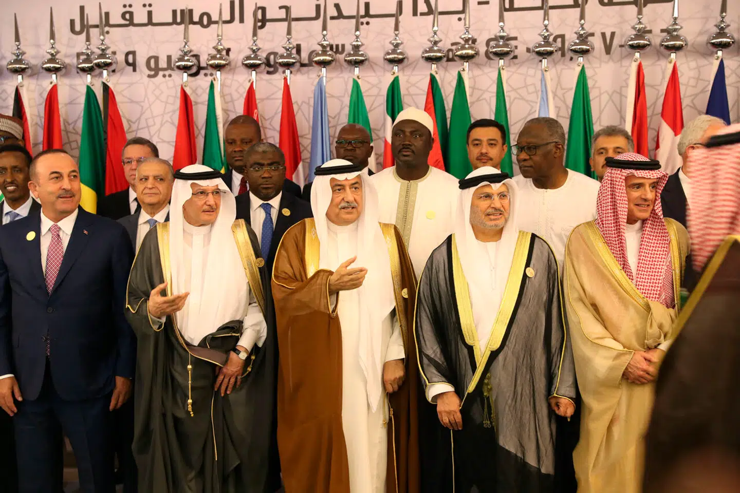 Det er særligt Saudi-Arabien, der finansierer OIC, mens Pakistan står for meget af det offensive arbejde i FN. Men organisationen tæller 57 muslimske lande fra fire kontinenter.