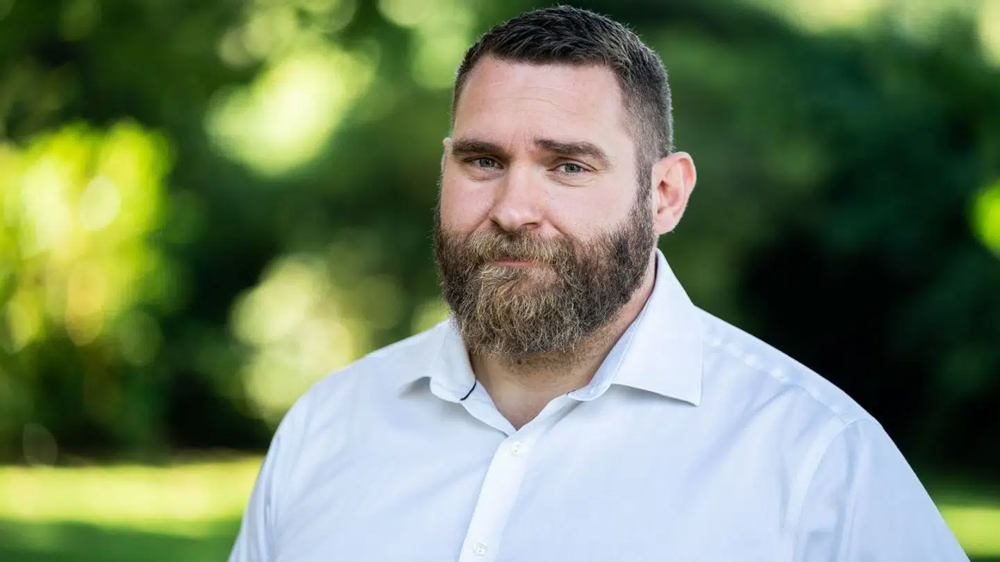 Steffen Larsen er spidskandidat for Liberal Alliance i Københavns Omegn. Han har tidligere arbejdet som driftsleder, elektriker og dørmand.