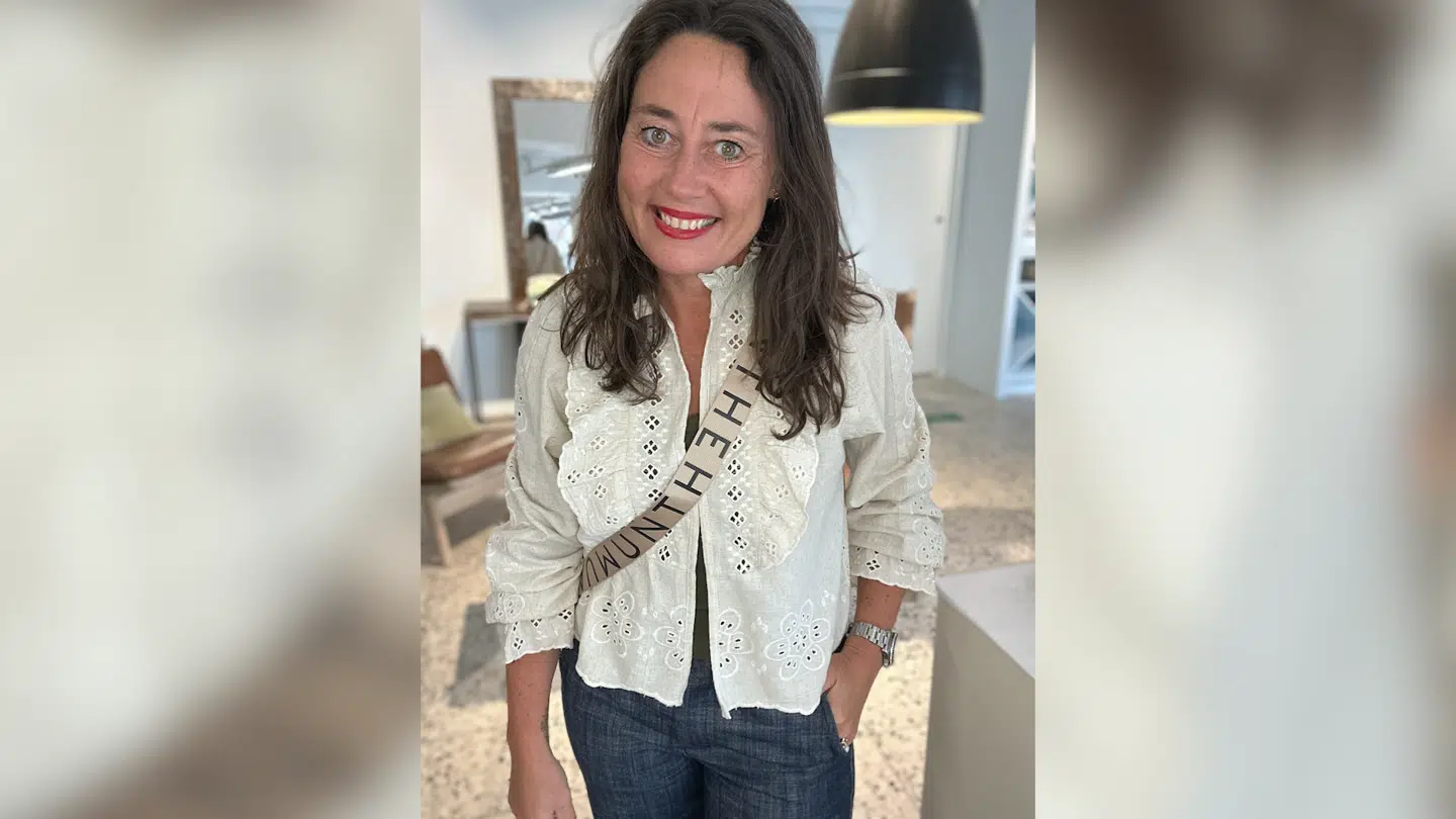 Jette Johansen driver tre tøjbutikker i Sæby og er formand for Sæby Handel.