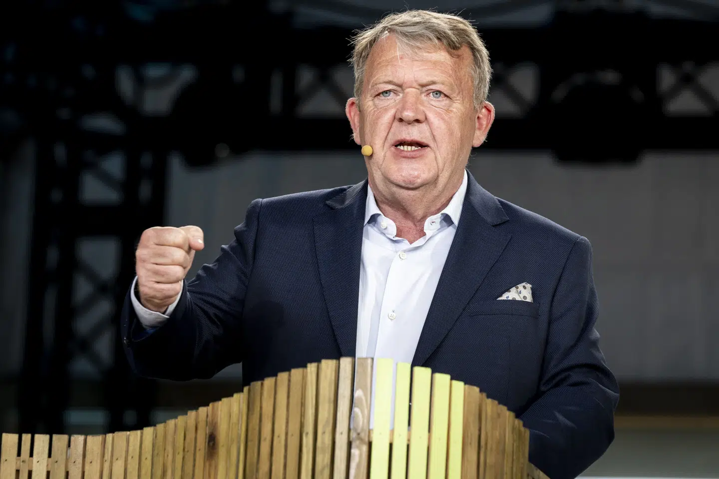 Regeringen vil finde et "juridisk værktøj", der skal sætte en stopper for afbrænding af koraner foran udenlandske ambassader. Det siger udenrigsminister Lars Løkke Rasmussen (M) til DR. (Arkivfoto)