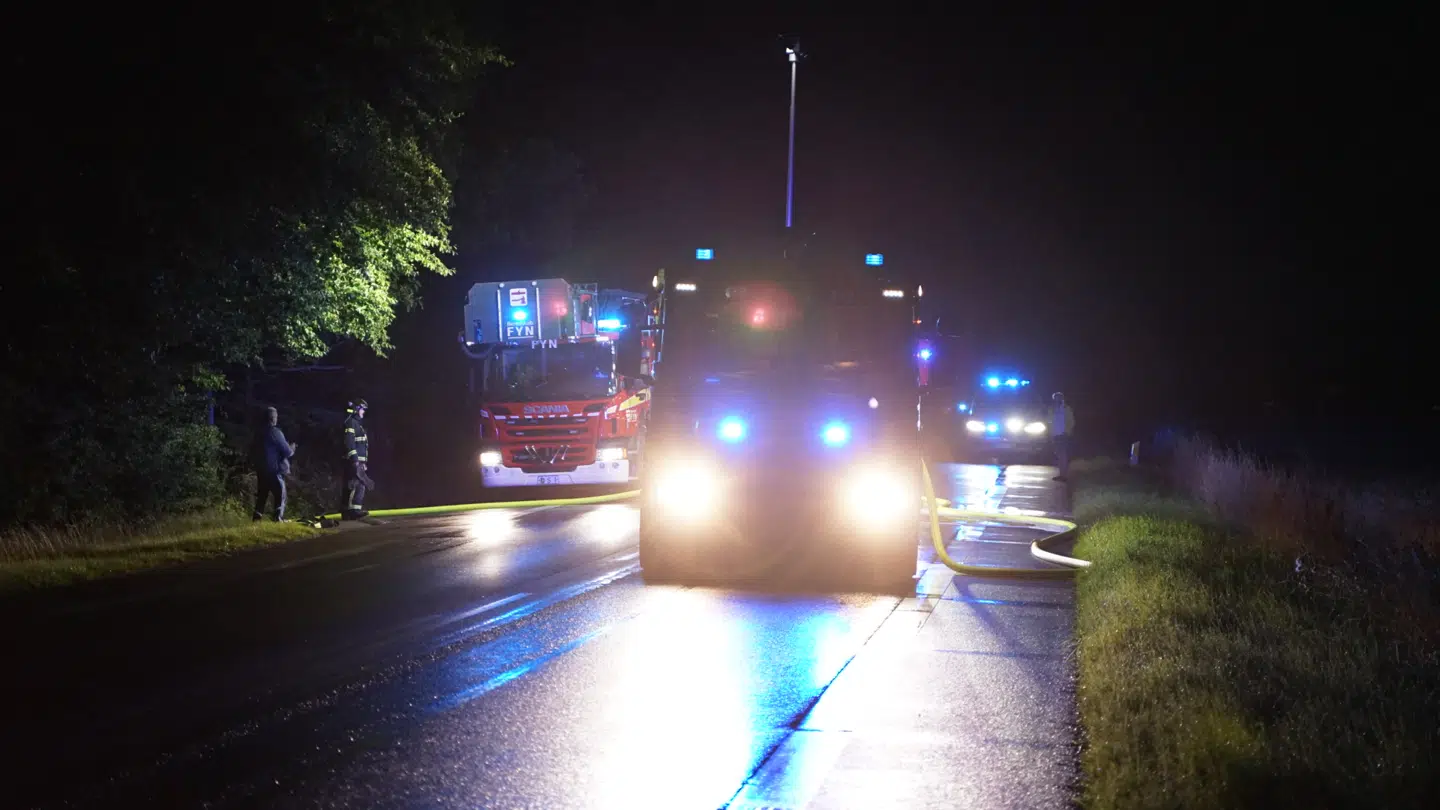 Politi og brandvæsen blev søndag aften kaldt ud til gårdbrand i Søndersø på Fyn.