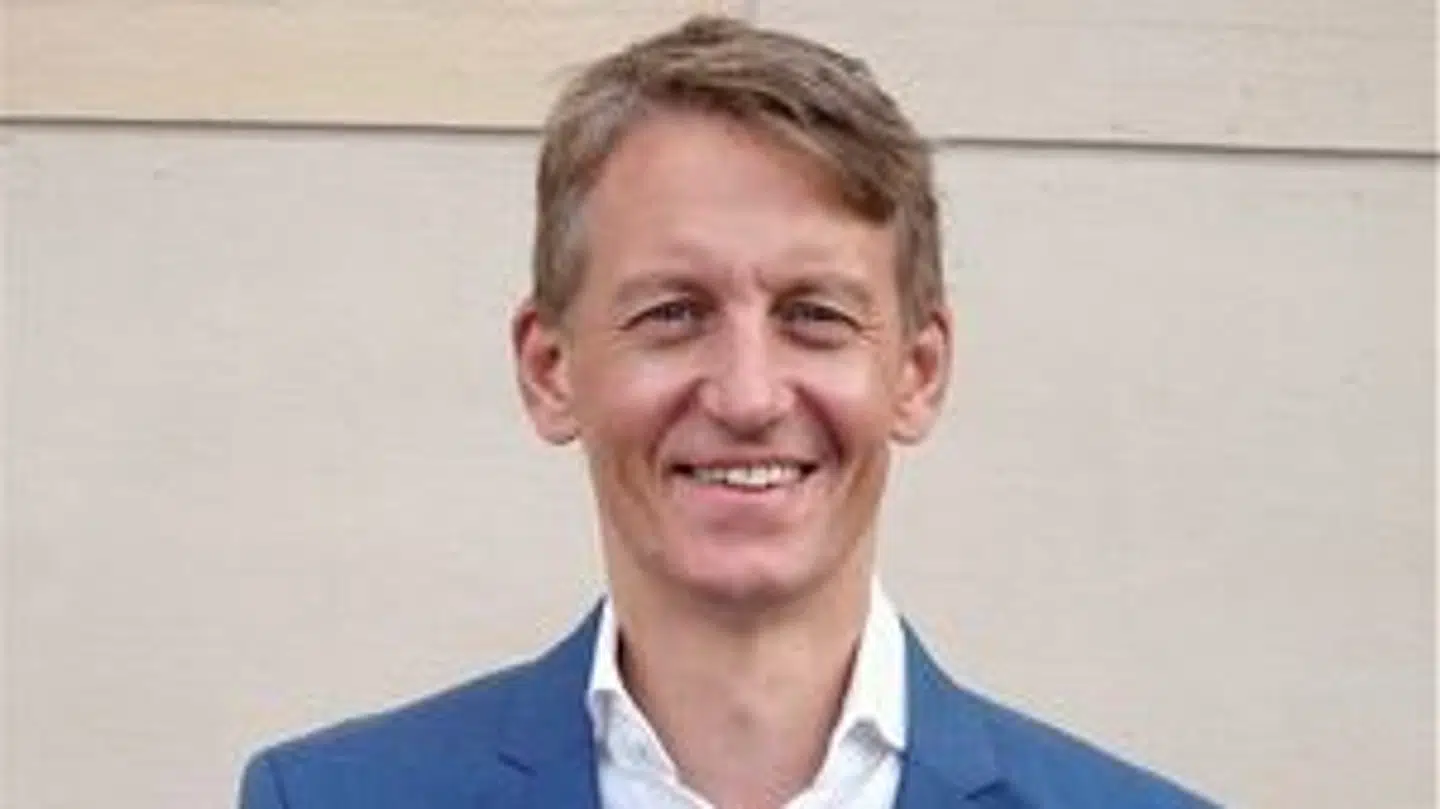 Den tyske professor Gregor Bachmann vil have benzinen sat op til mindst 750 kroner per liter.