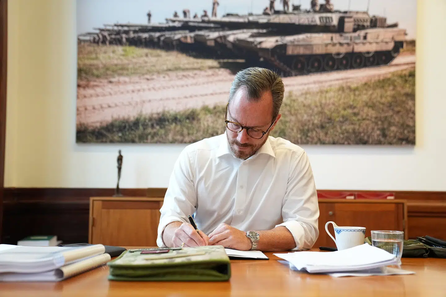 Forsvarsminister Jakob Ellemann-Jensen (V) på hans kontor i Forsvarsministeriet tirsdag den 1. august 2023. Mads Claus Rasmussen/Ritzau Scanpix