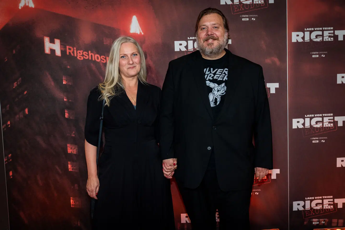 Nicolas Bro spiller med i den nye film "Viktor mod verden". Den handler om den unge fyr Viktor, der er vokset op hos sin mor, som går aldeles højt op i at beskytte sønnen. - Det er en følelse, alle forældre har, og så er det bare blæst op hos hende. Man vil gerne præsentere verden, men heller ikke skræmme sine børn, så det er en balance, siger Nicolas Bro. Her ses han med sin hustru, Theresa Stougaard Petersen. (Arkivfoto).