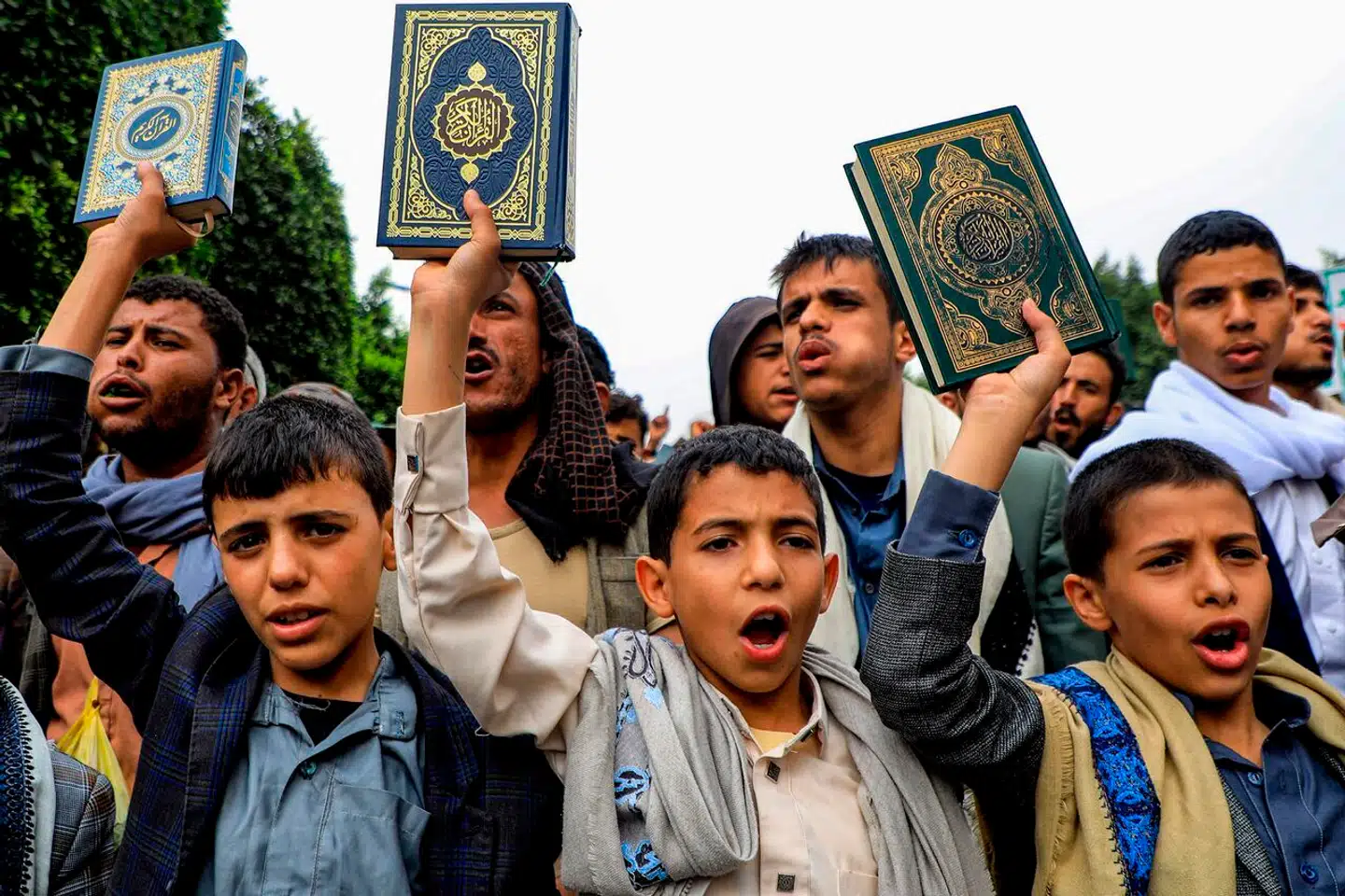 »Hvis ikke vi tager debatten om alle aspekter af koranballaden, men lader os selvcensurere, opdager vi ikke den dag, hvor den er rigtig gal,« skriver Thomas Bernt Henriksen i denne leder. Her demonstreres 24. juli i Sanna, Yemen, efter en svensk koranafbrænding.