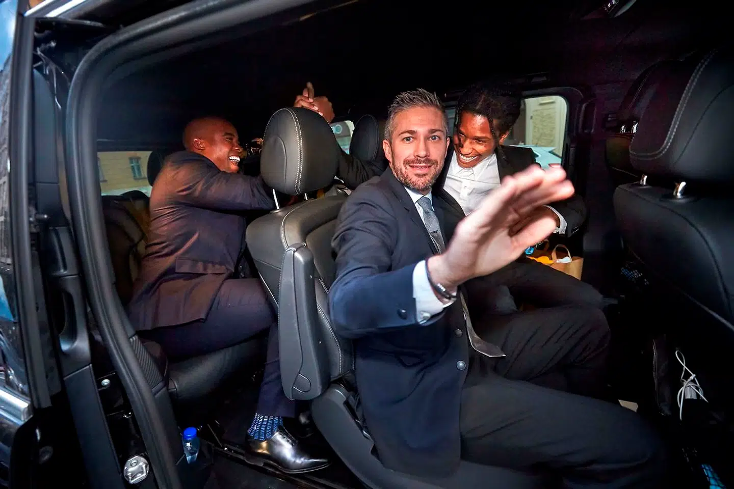 ASAP Rocky da han sammen med sin advokat og crew forlod retten i Stockholm.