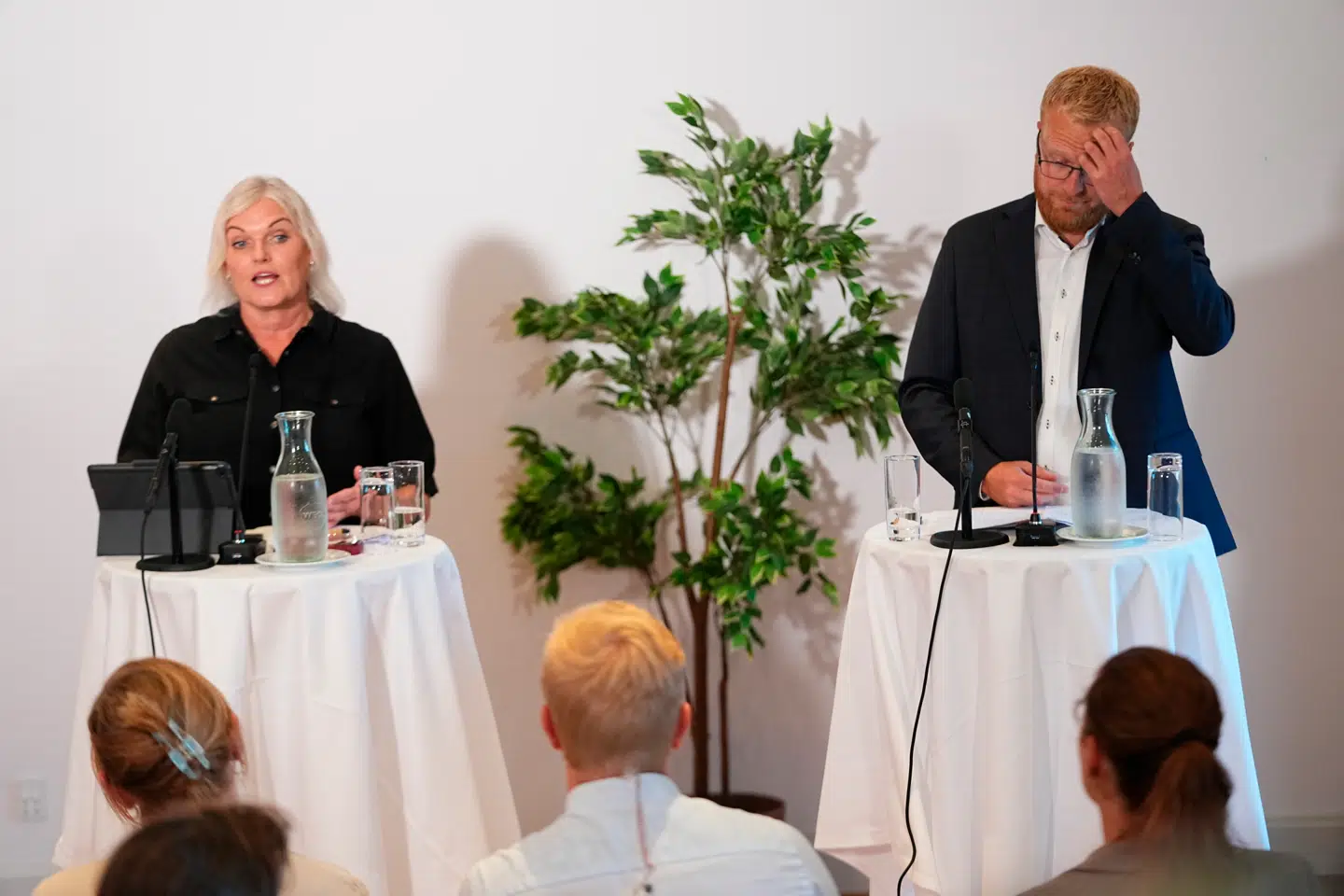 Morten Skov Christiansen, FH's fungerende formand og Elisa Rimpler, formand for Bupl og formand for Whistleblower-udvalget i FH's forretningsudvalg kommenterer advokatundersøgelse på et pressemøde på Højstrupgård i Helsingør torsdag den 3. august 2023.